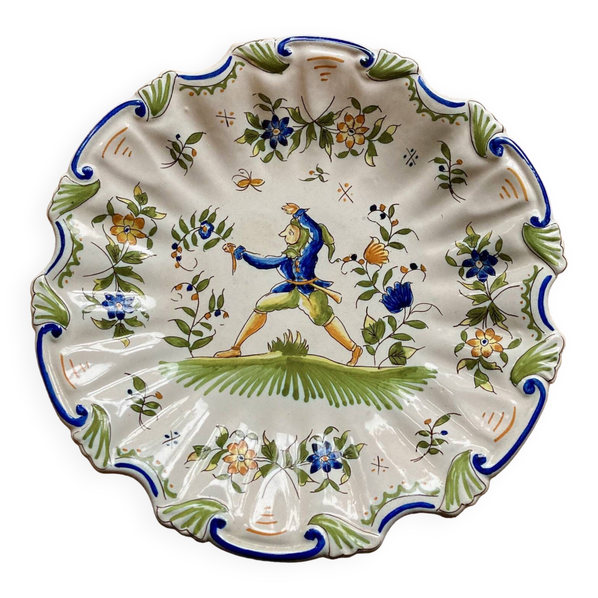 Assiette ancienne en faïence de Moutiers