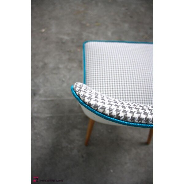 Belle chaise vintage des années 50/60 entièrement rénovée (bois, tissu, garniture).