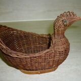 Woven wicker hen