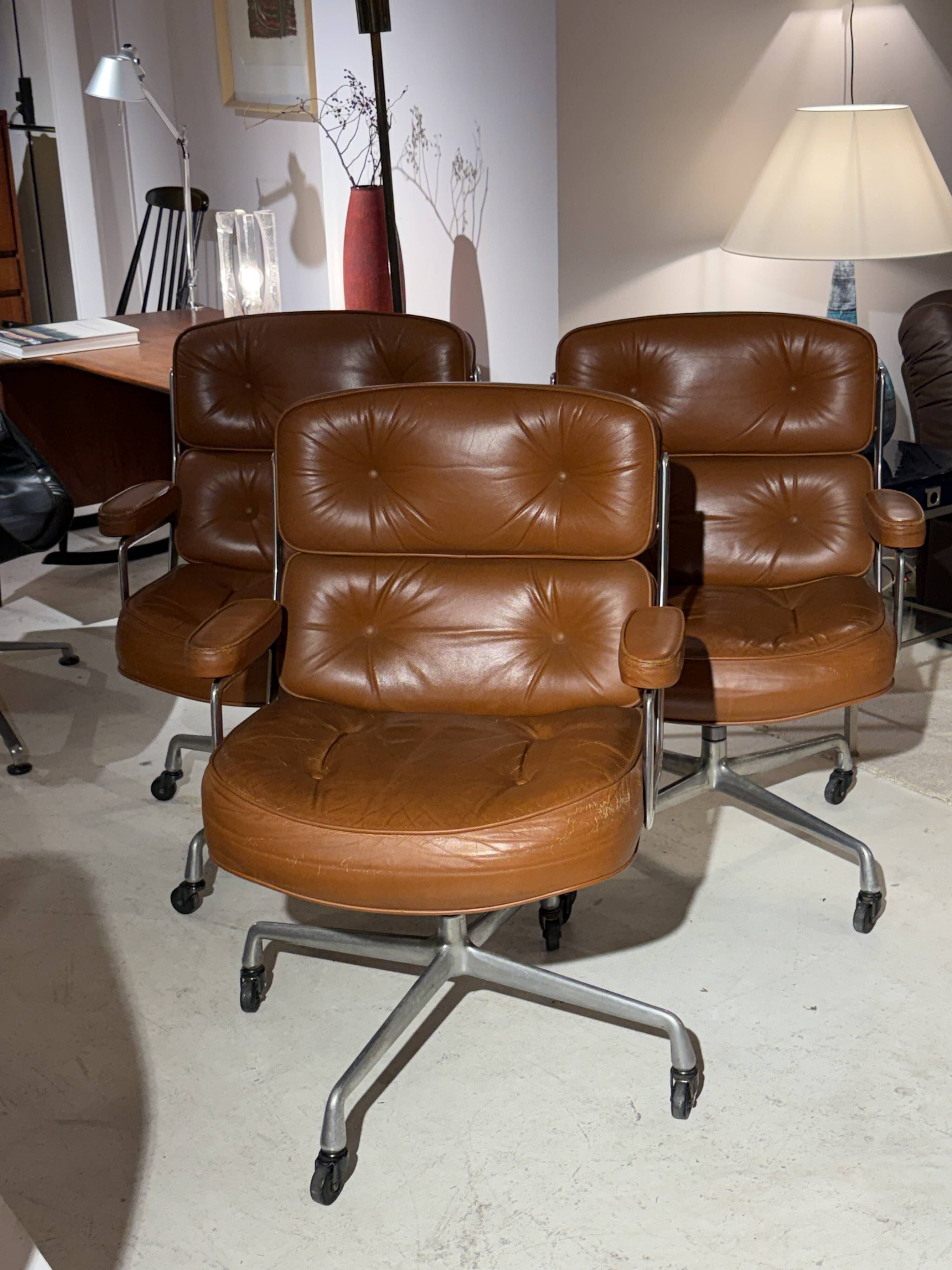 Lobby chairs de Charles et ray eames