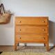 Commode vintage en bois clair à 3 tiroirs – Années 50 / 60