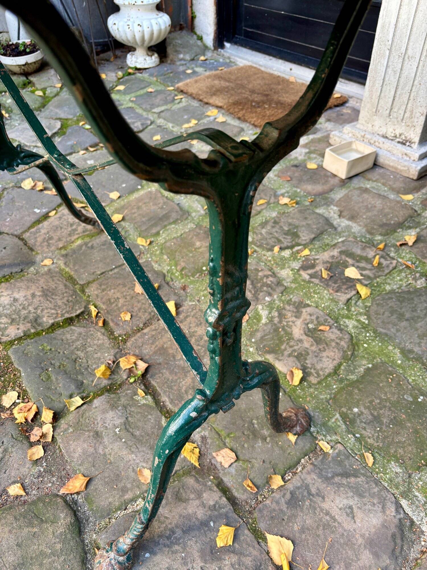 Table bistrot en fonte de fer et bois