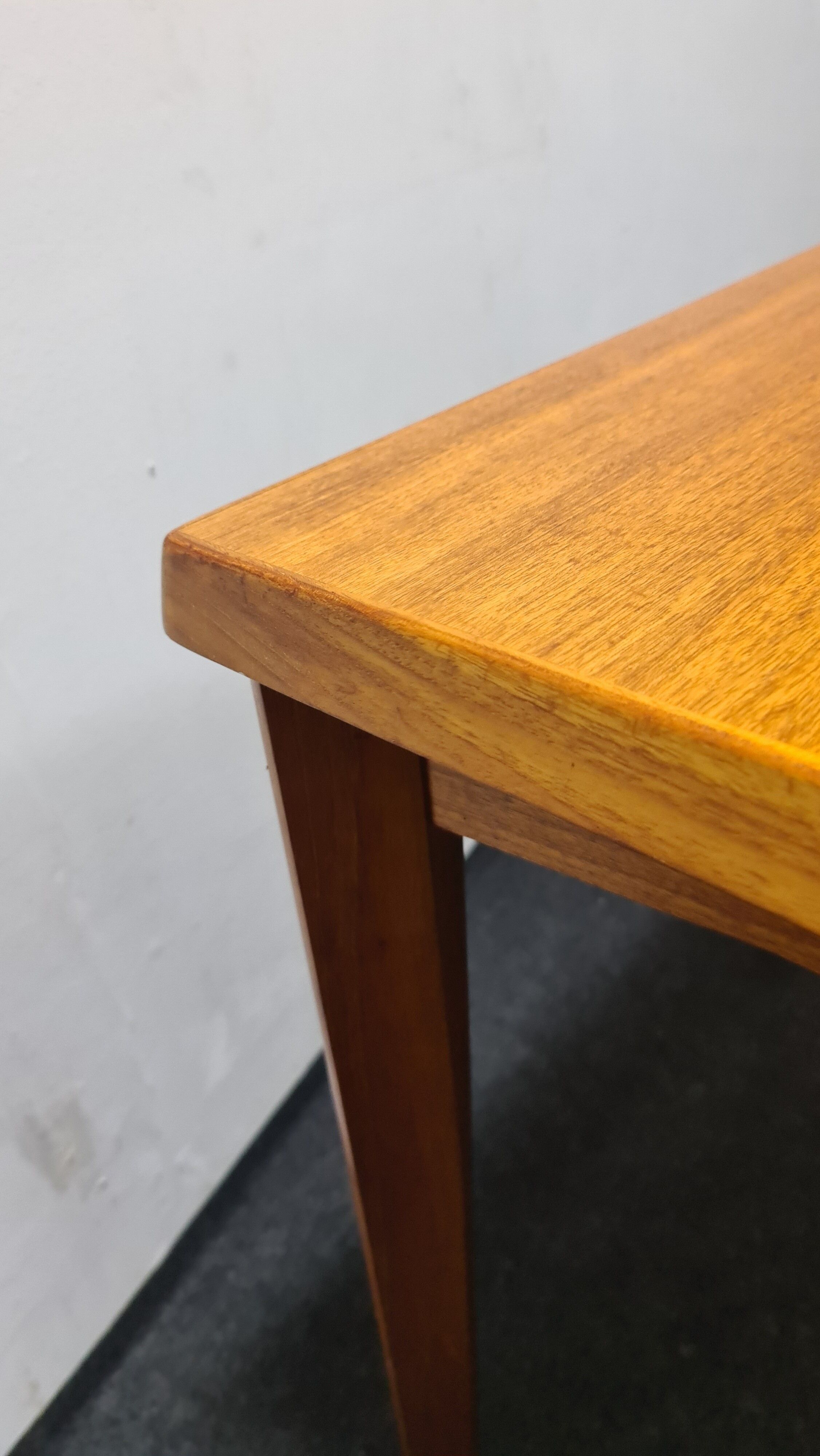 Teak Danish design dinning table by Henning Kjaernulf