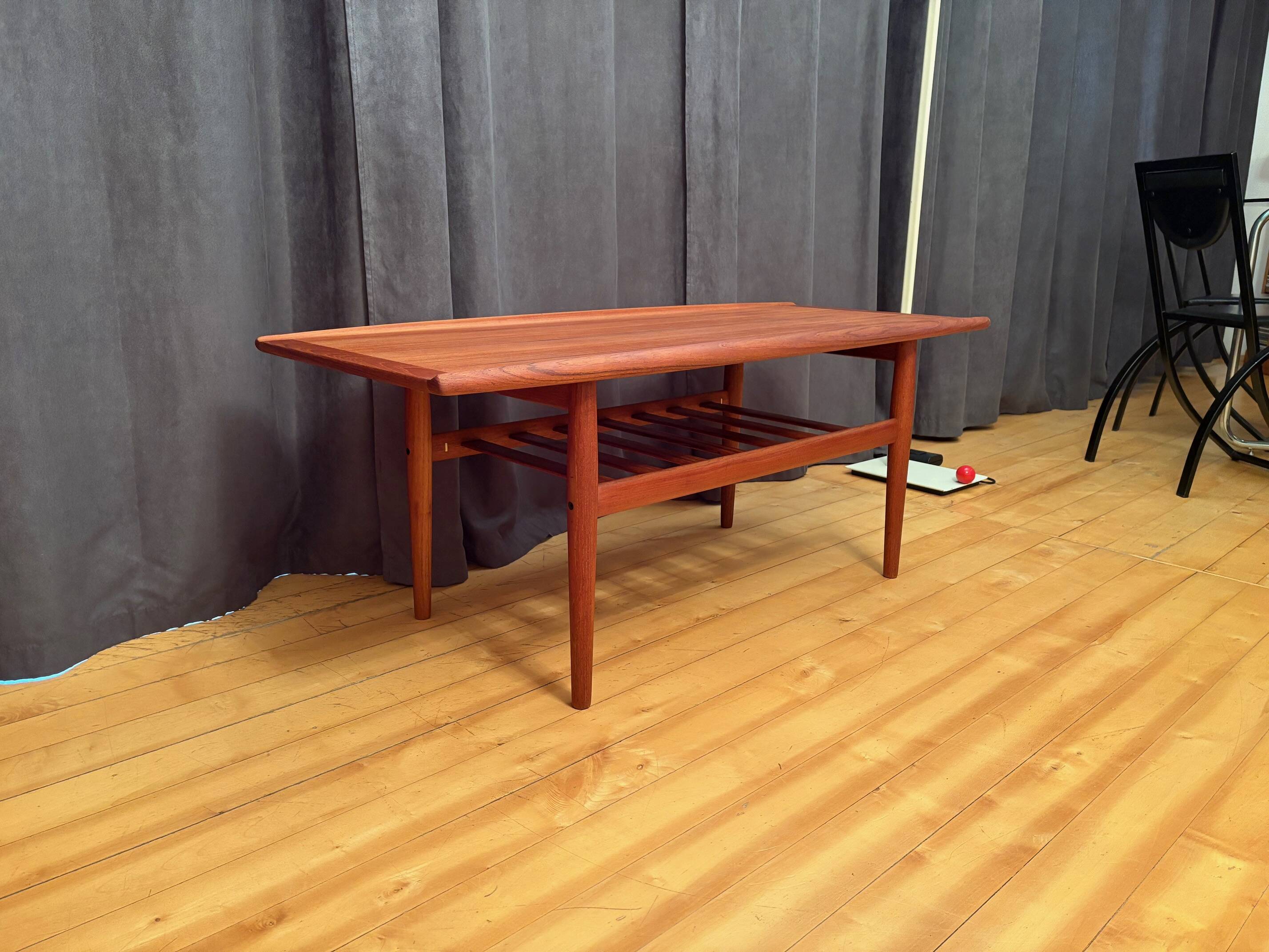 Coffee table designed by Grete Jalk, Glostrup Møbelfabrik, 1960s