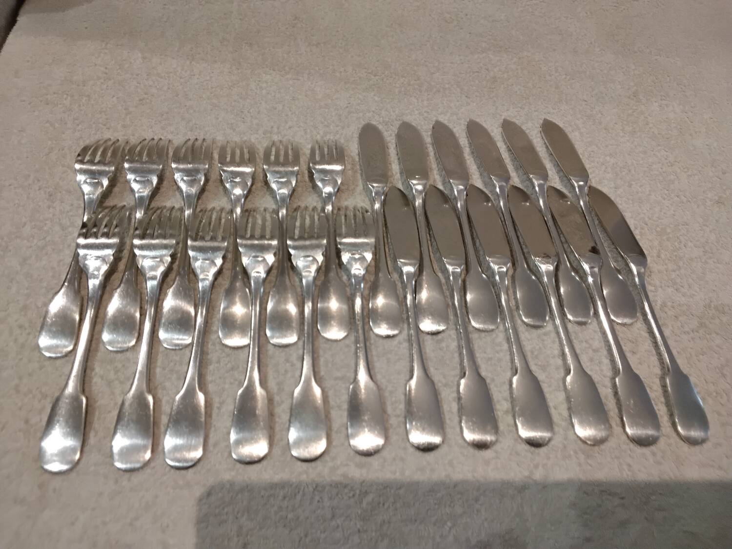 12 fish cutlery sets, 24 pieces, silver-plated metal, Christofle Cluny silversmith