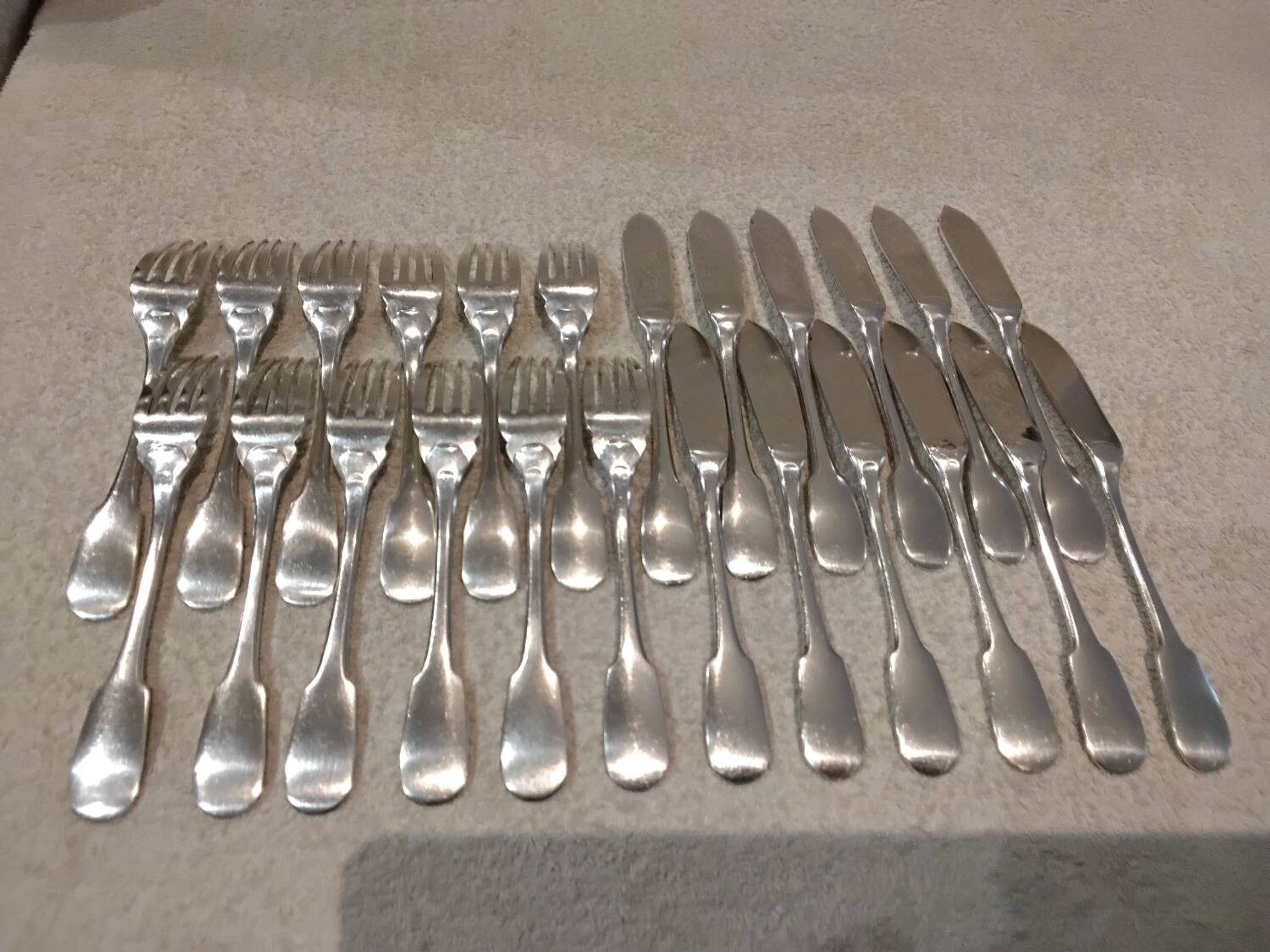 12 fish cutlery sets, 24 pieces, silver-plated metal, Christofle Cluny silversmith