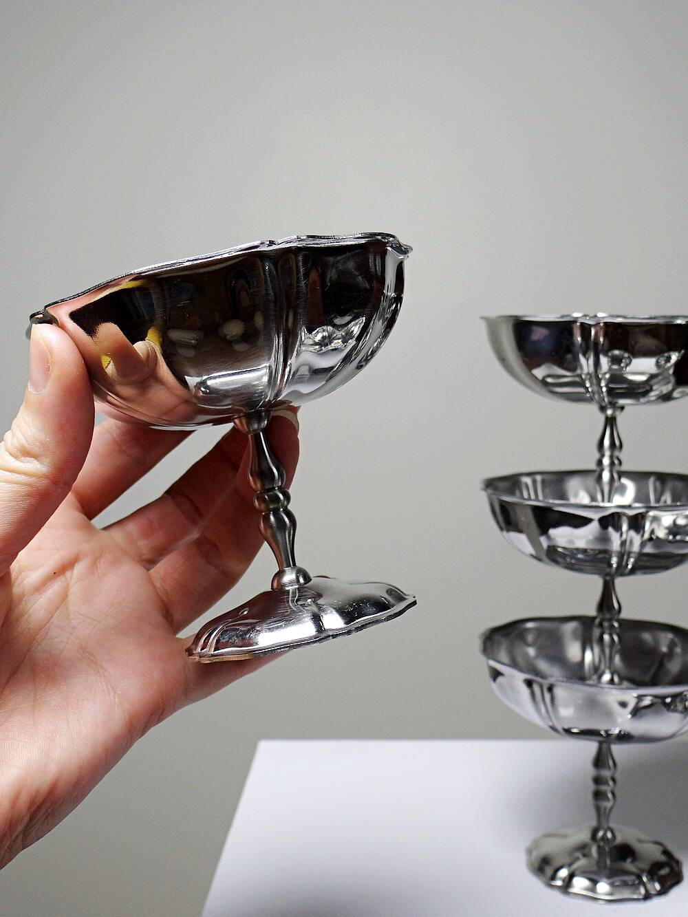 5 vintage-style bistro-style stainless steel dessert bowls on feet