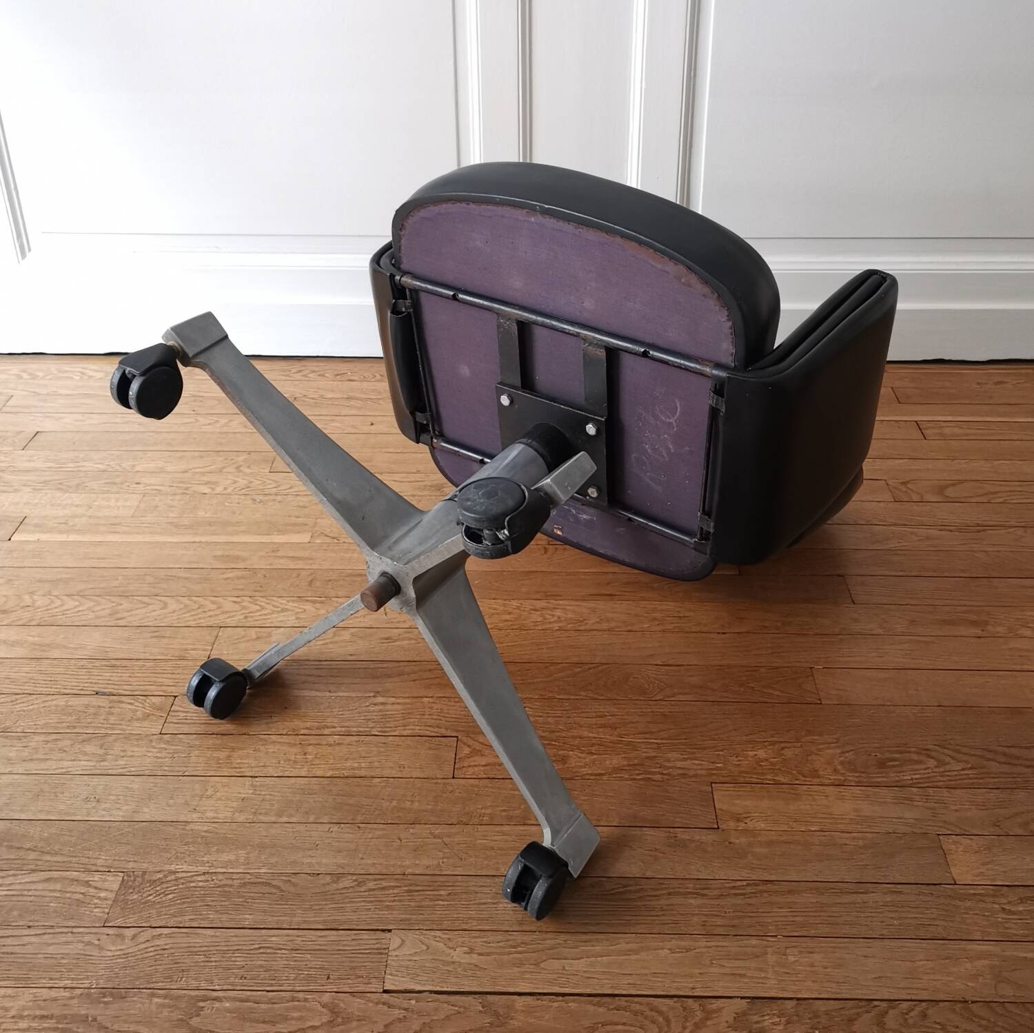 "Deauville" executive chair, Airborne edition, 1960.