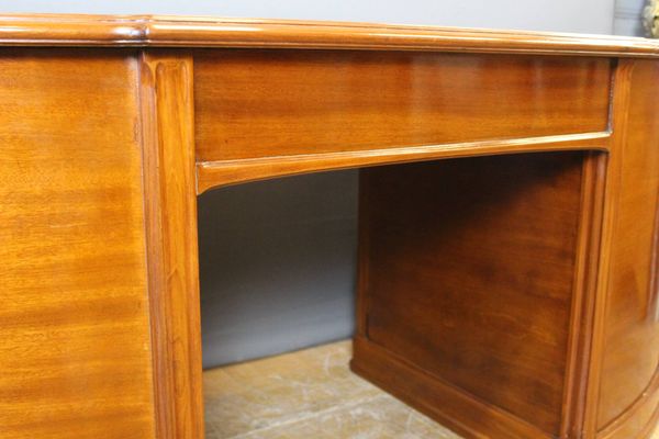 Bureau Plat Art Nouveau en Acajou signé Emile Gallé