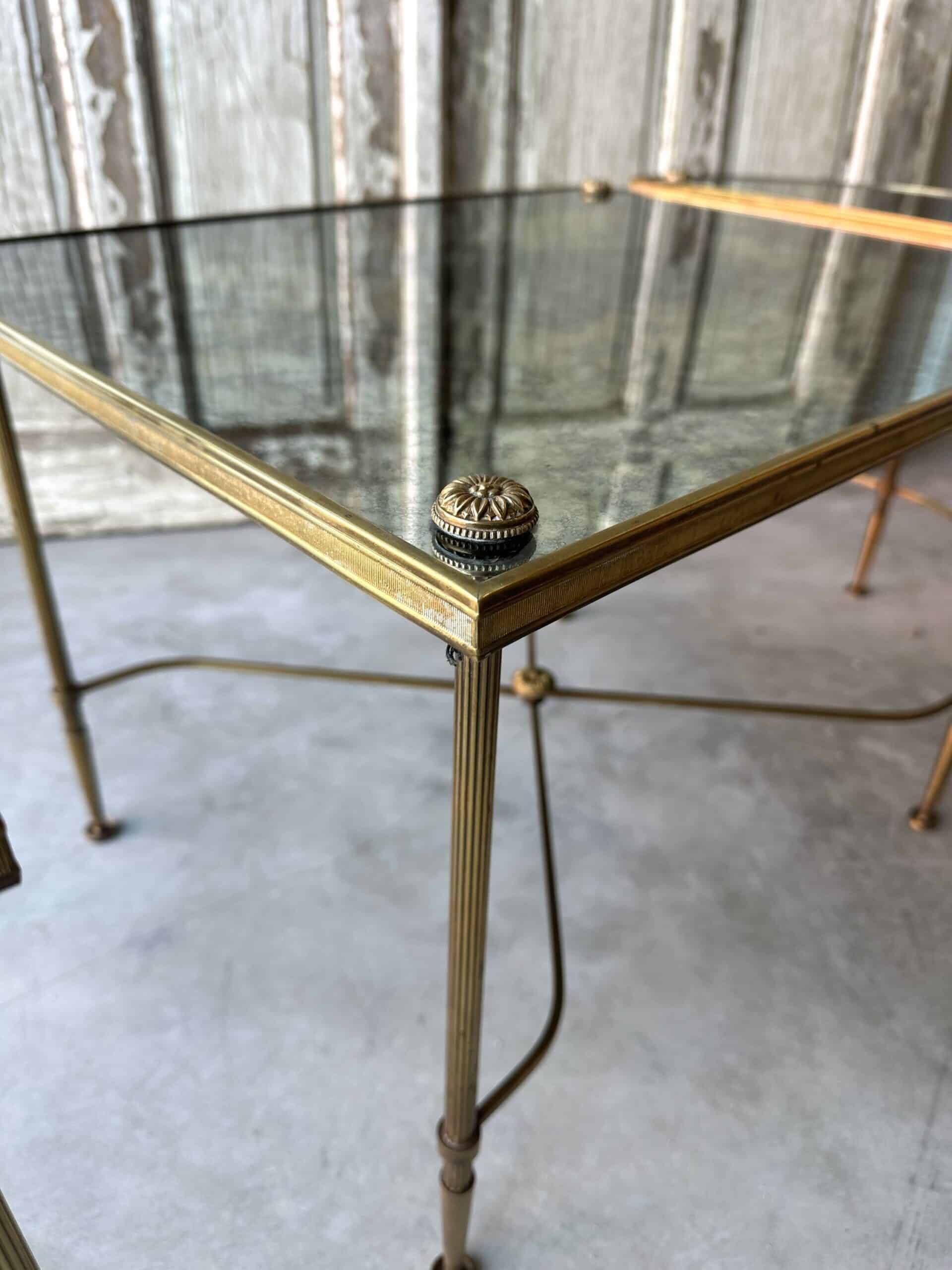 Tripartite coffee table attributed to Maison Baguès.