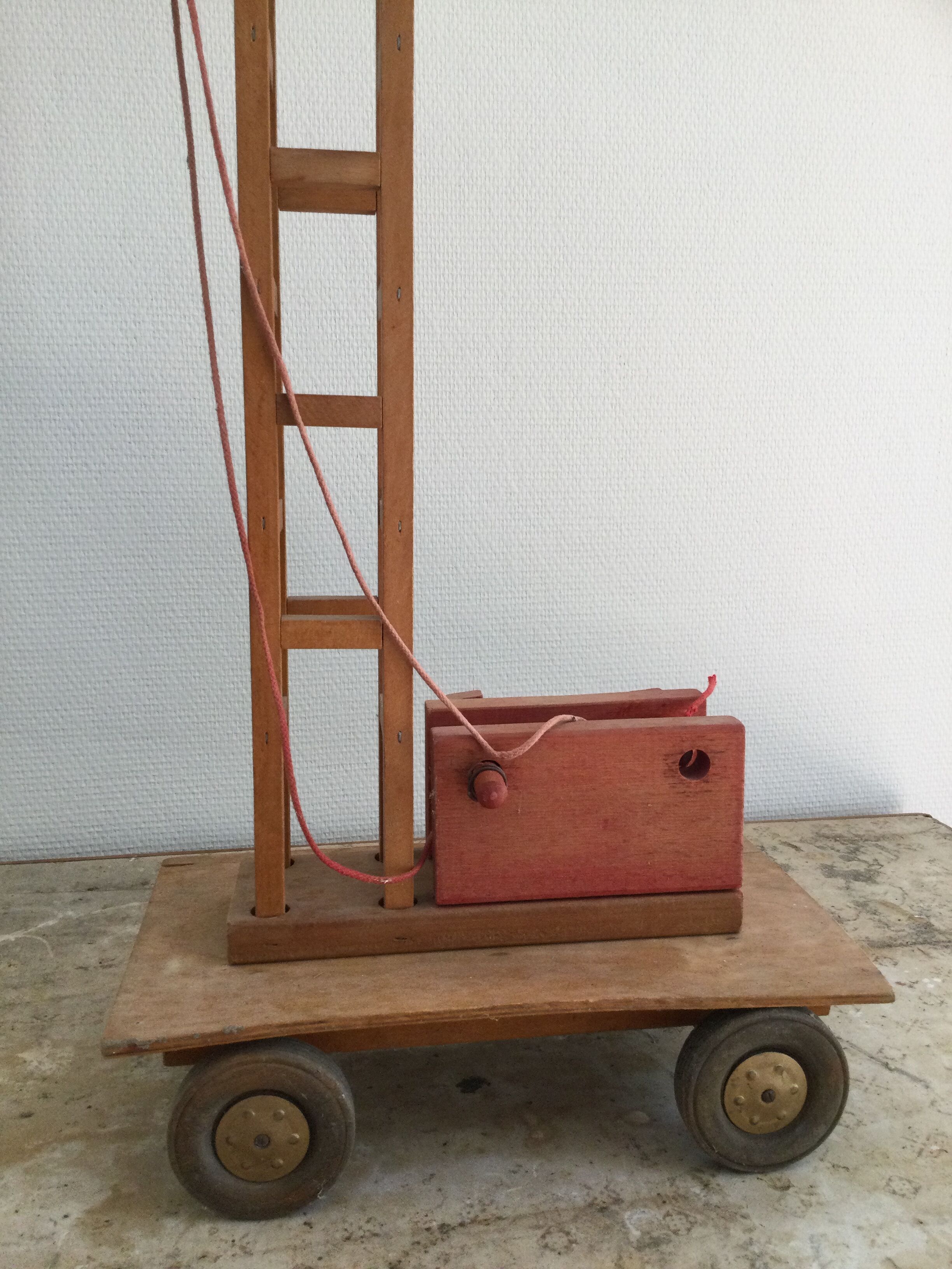 Old Wooden Crane Dejou