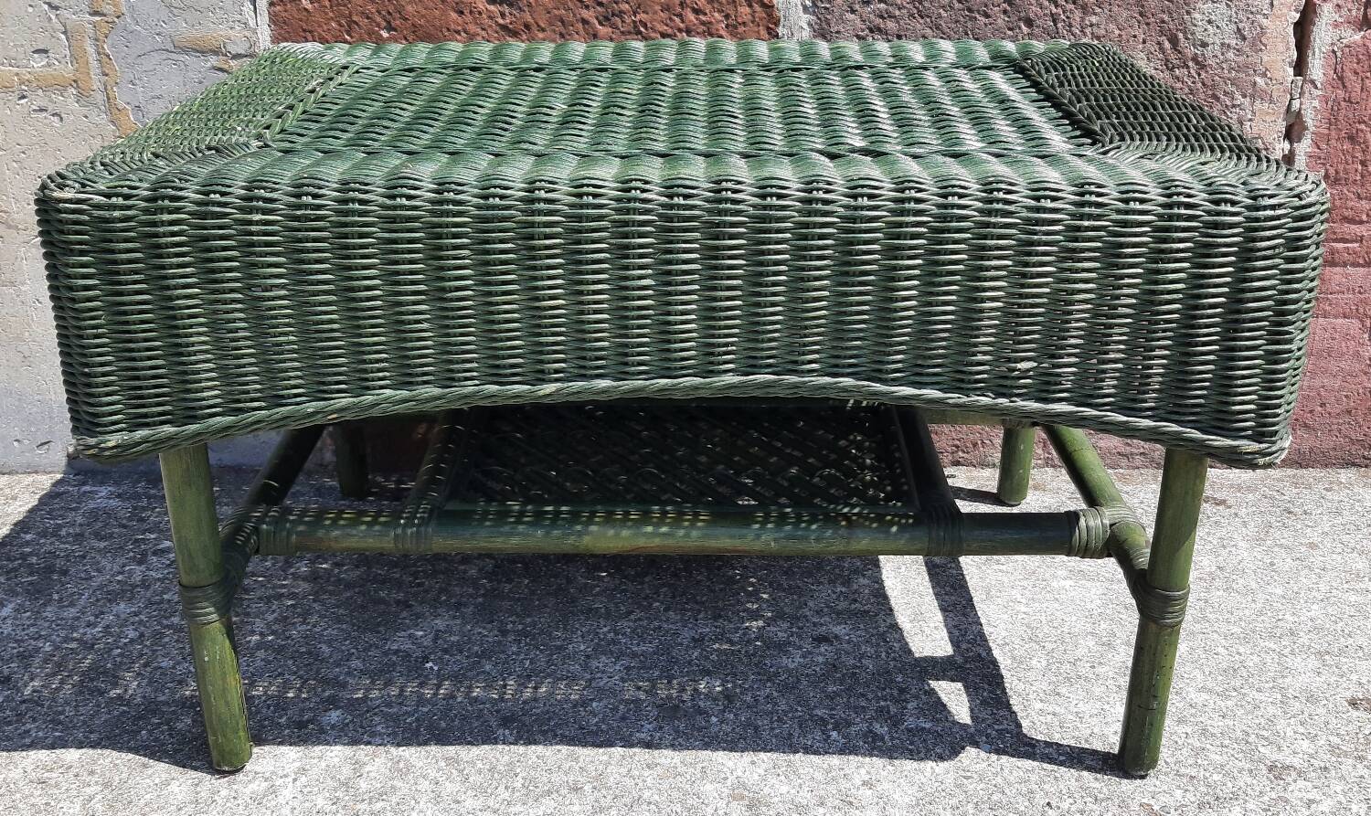Salon de jardin complet en rotin. (Sofa, fauteuils x 2, table basse)