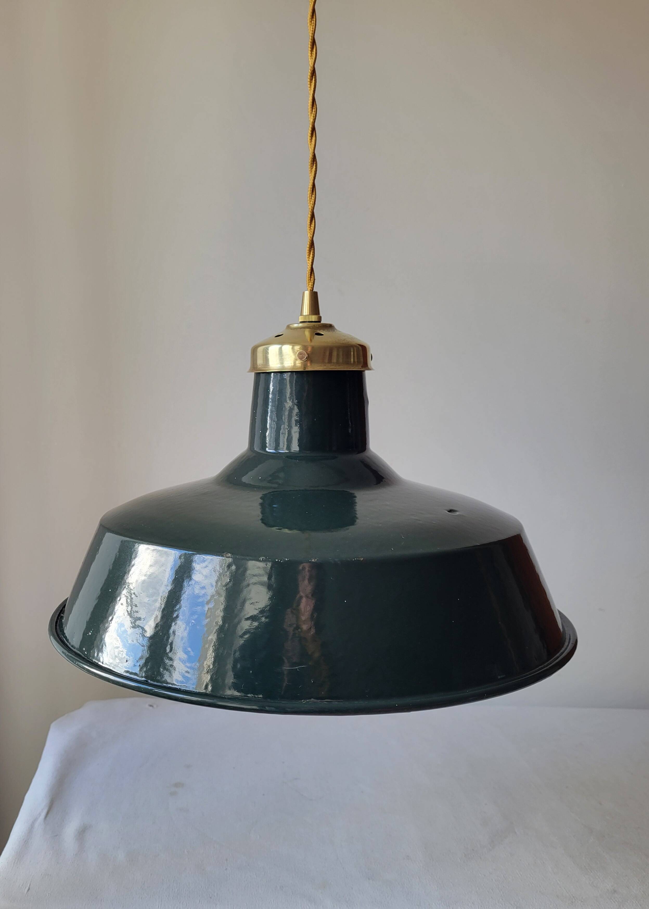 Suspension in enamelled sheet metal and brass
