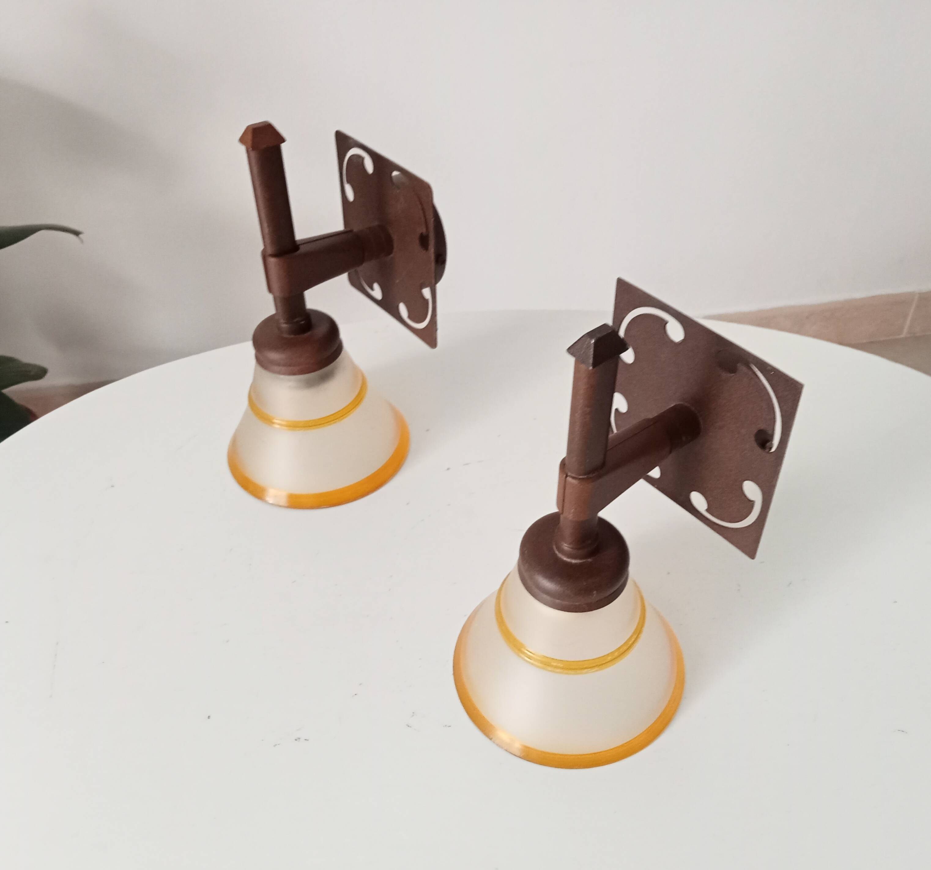 Pair of vintage Italian Linea wall lights from the 70s/80s