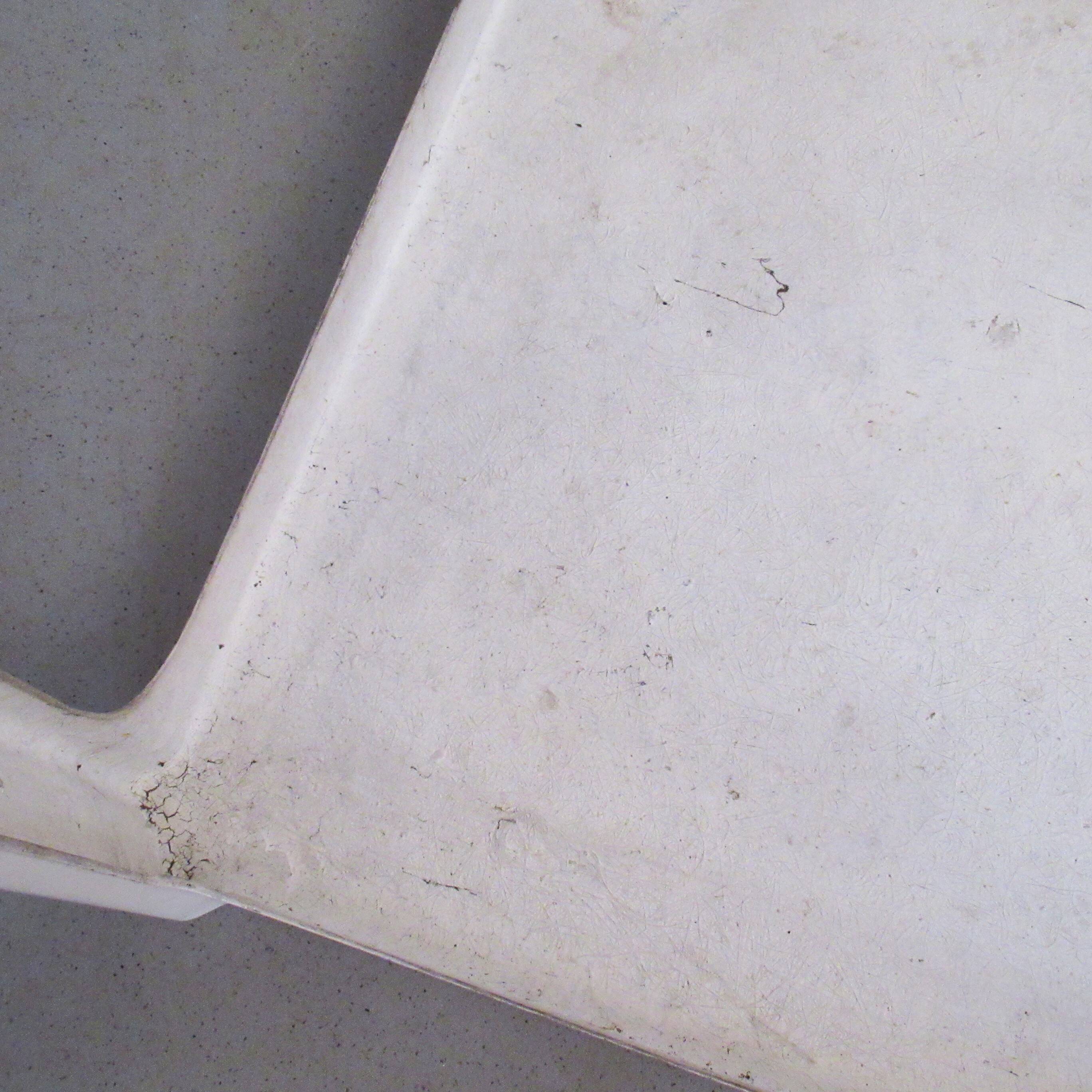 White Ozoo table by Marc Berthier for Roche Bobois.