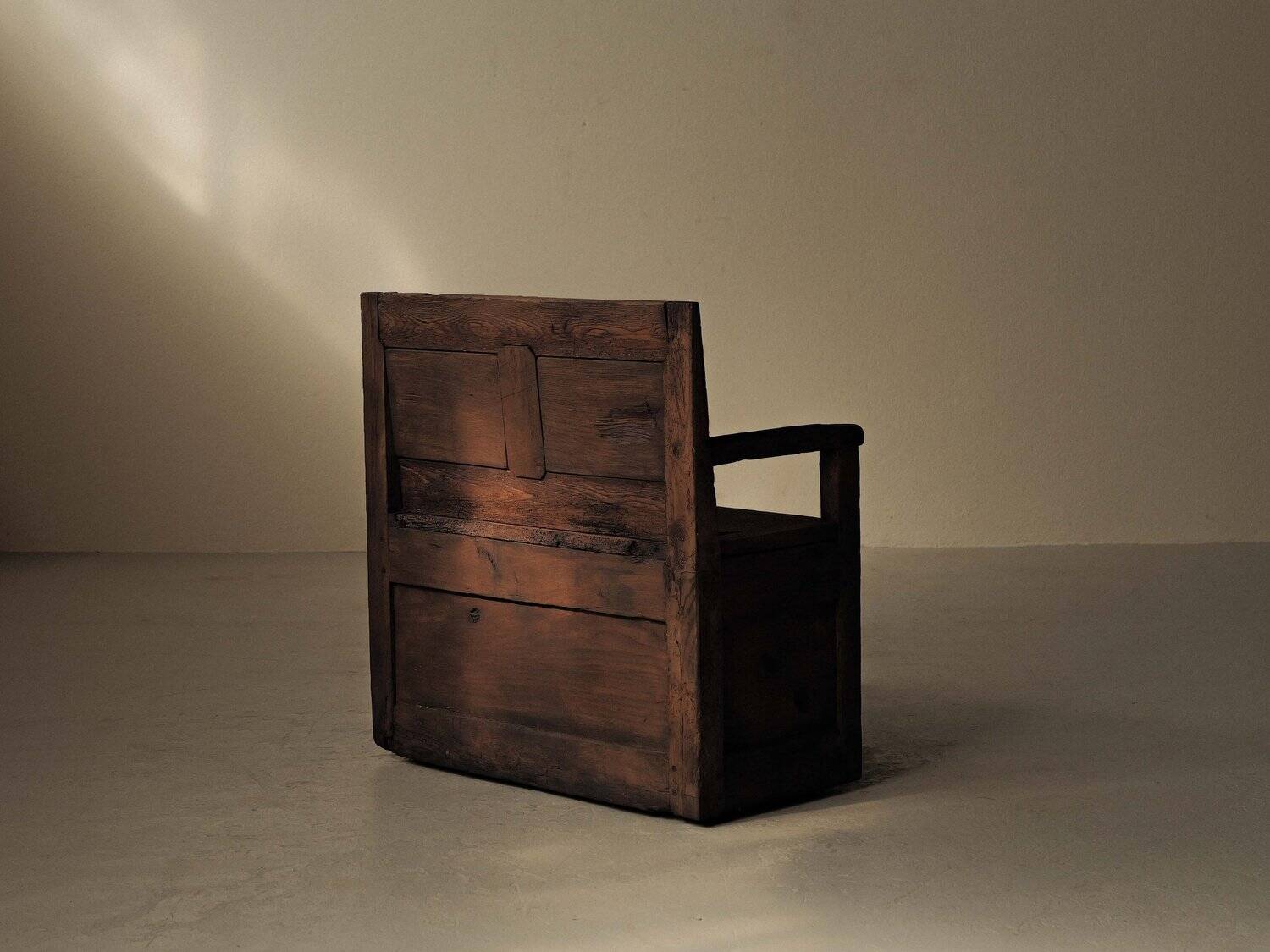Farm chest bank in solid wood, Auvergne, 19th century