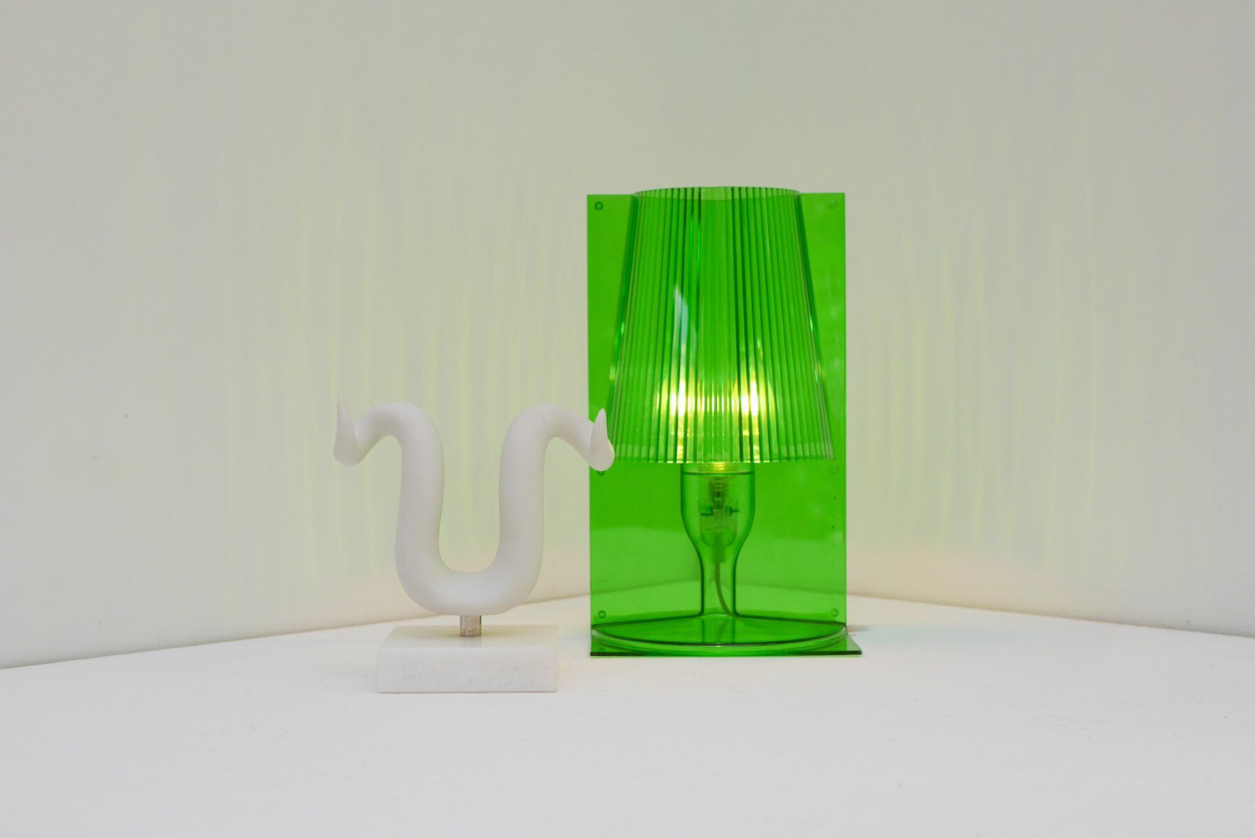 Lampe de table en polycarbonate transparent vert par Ferruccio Laviani pour Kartell, 2003.