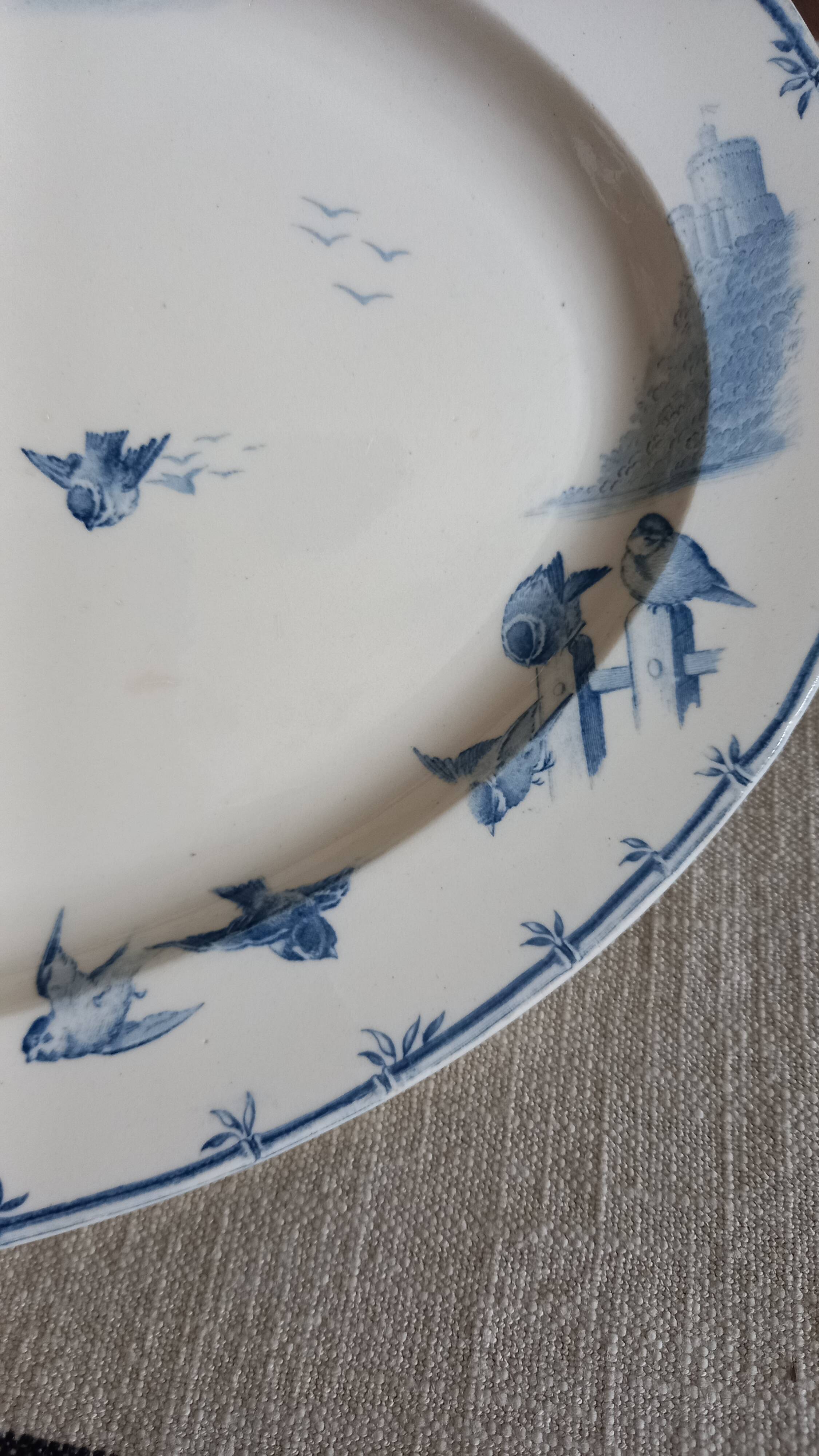 GIEN oval dish “Flight of birds”. 1900 Art Nouveau tableware.