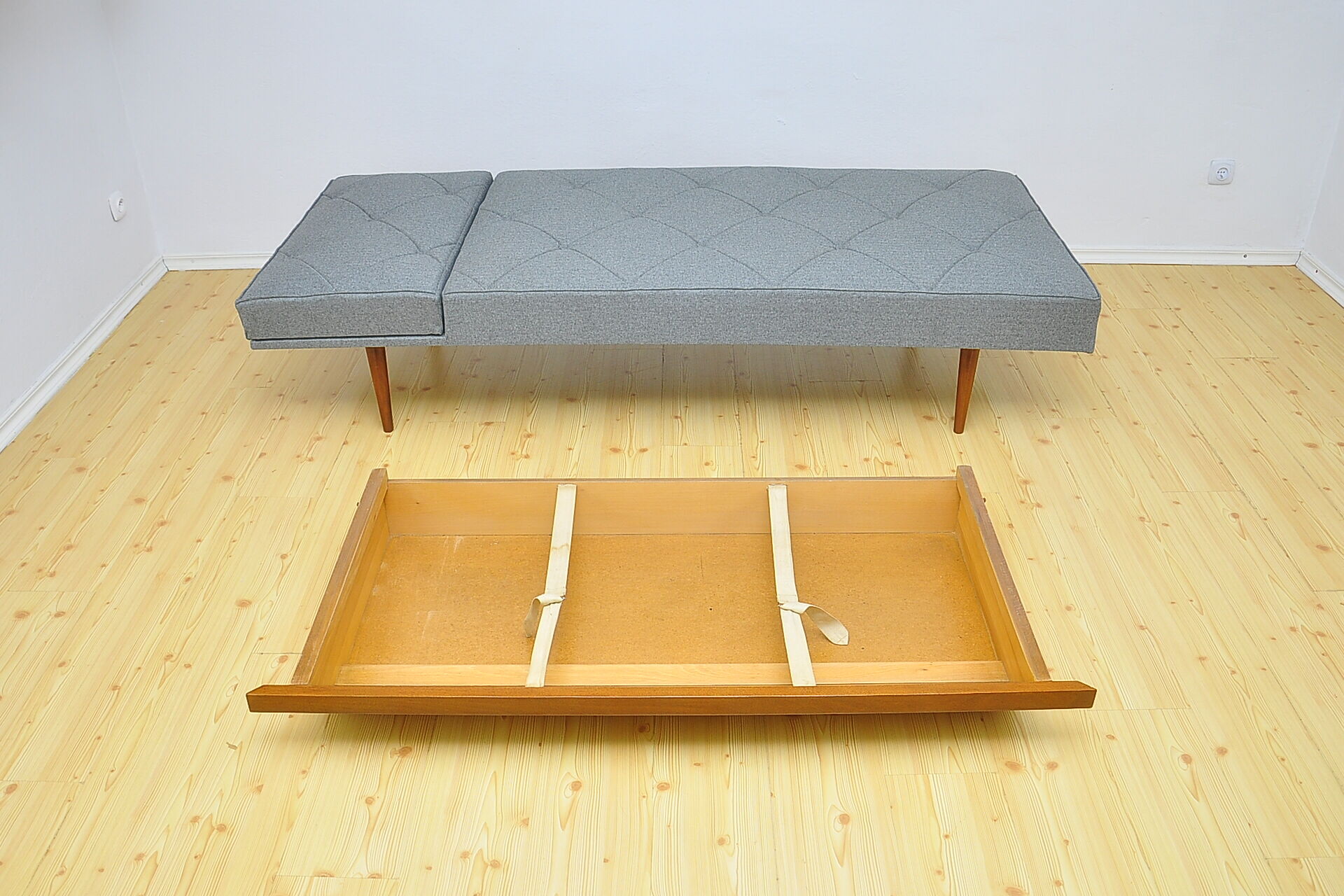 Daybed Antimott by Walter Knoll, 1950