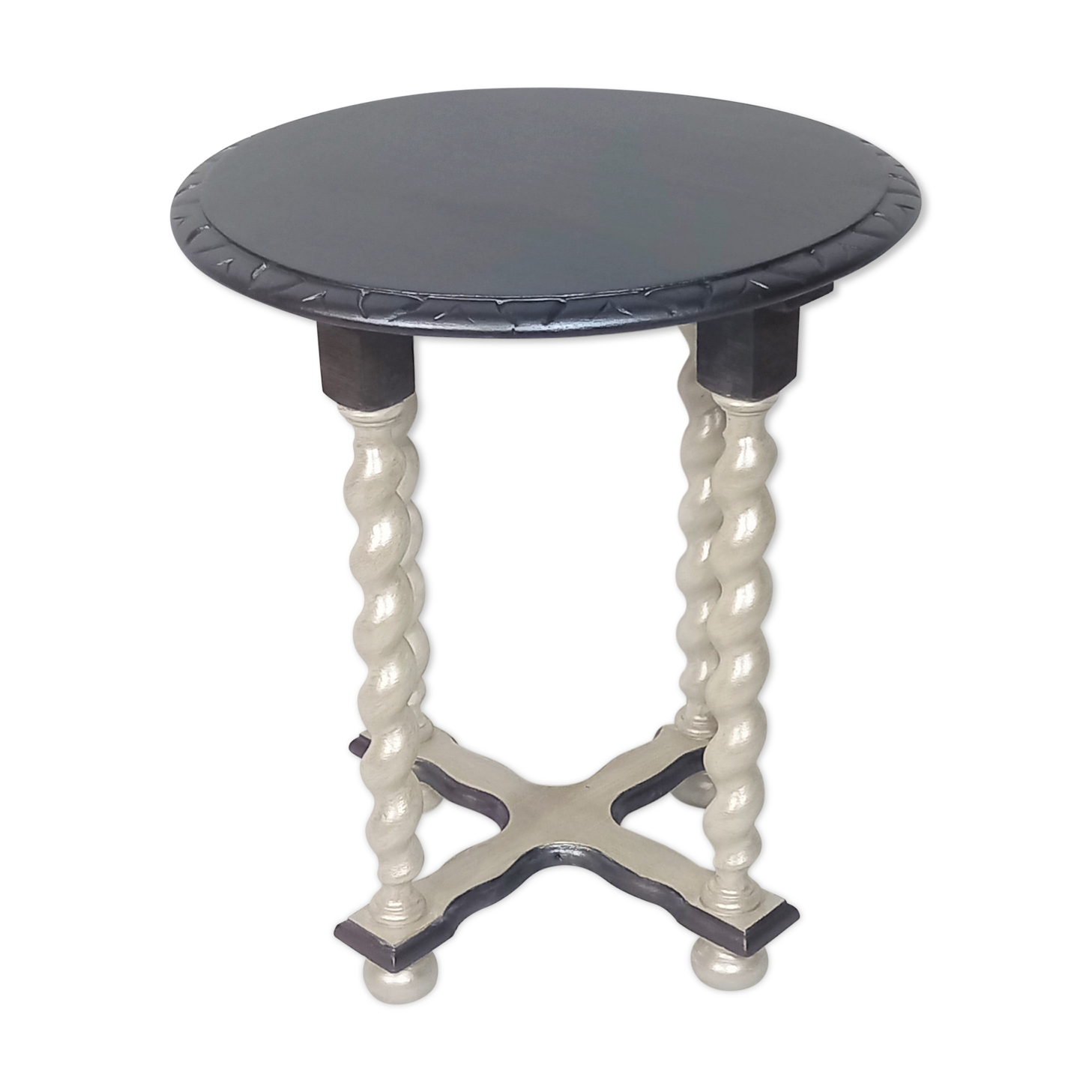 Pearly side table with twisted feet