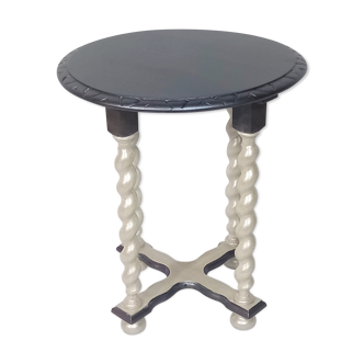 Pearly side table with twisted feet