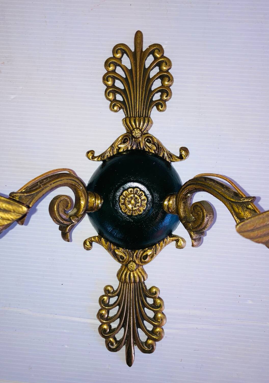 Empire bronze sconces with decorations of swans, palmettes and acanthus leaves