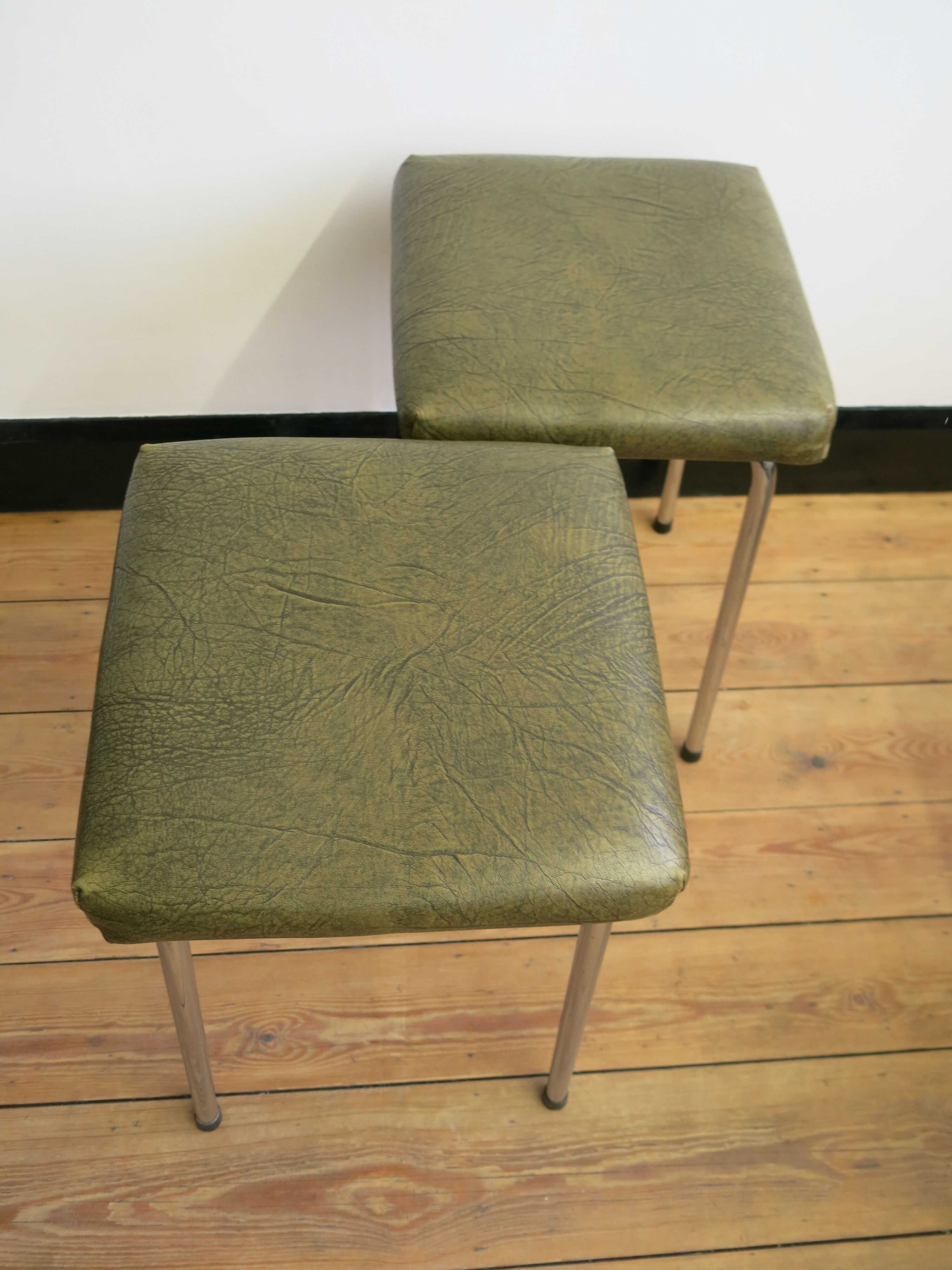 Duo of vintage stools in chrome and green skai