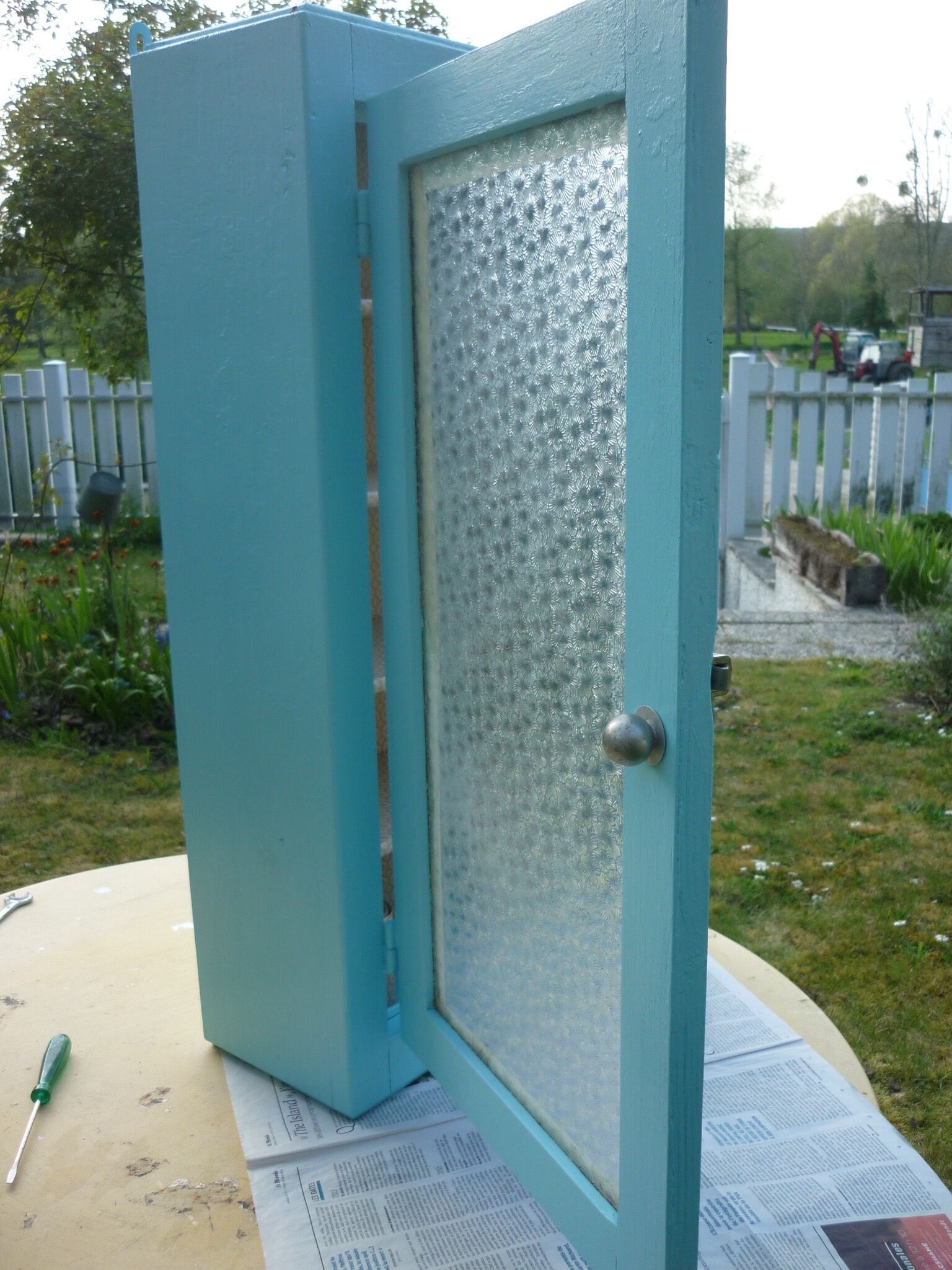 Toilet cabinet in blue wood opaque glass
