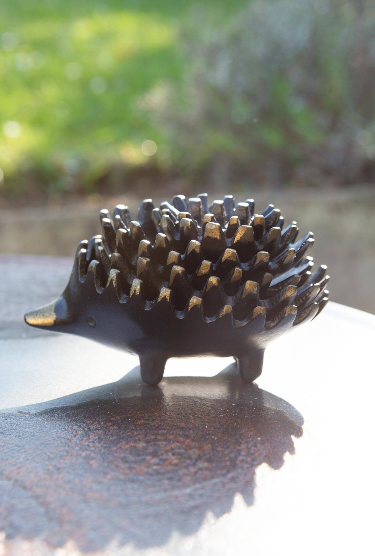 Hedgehog ensemble attributed to Walter Bosse, black patinated brass, circa 1950.