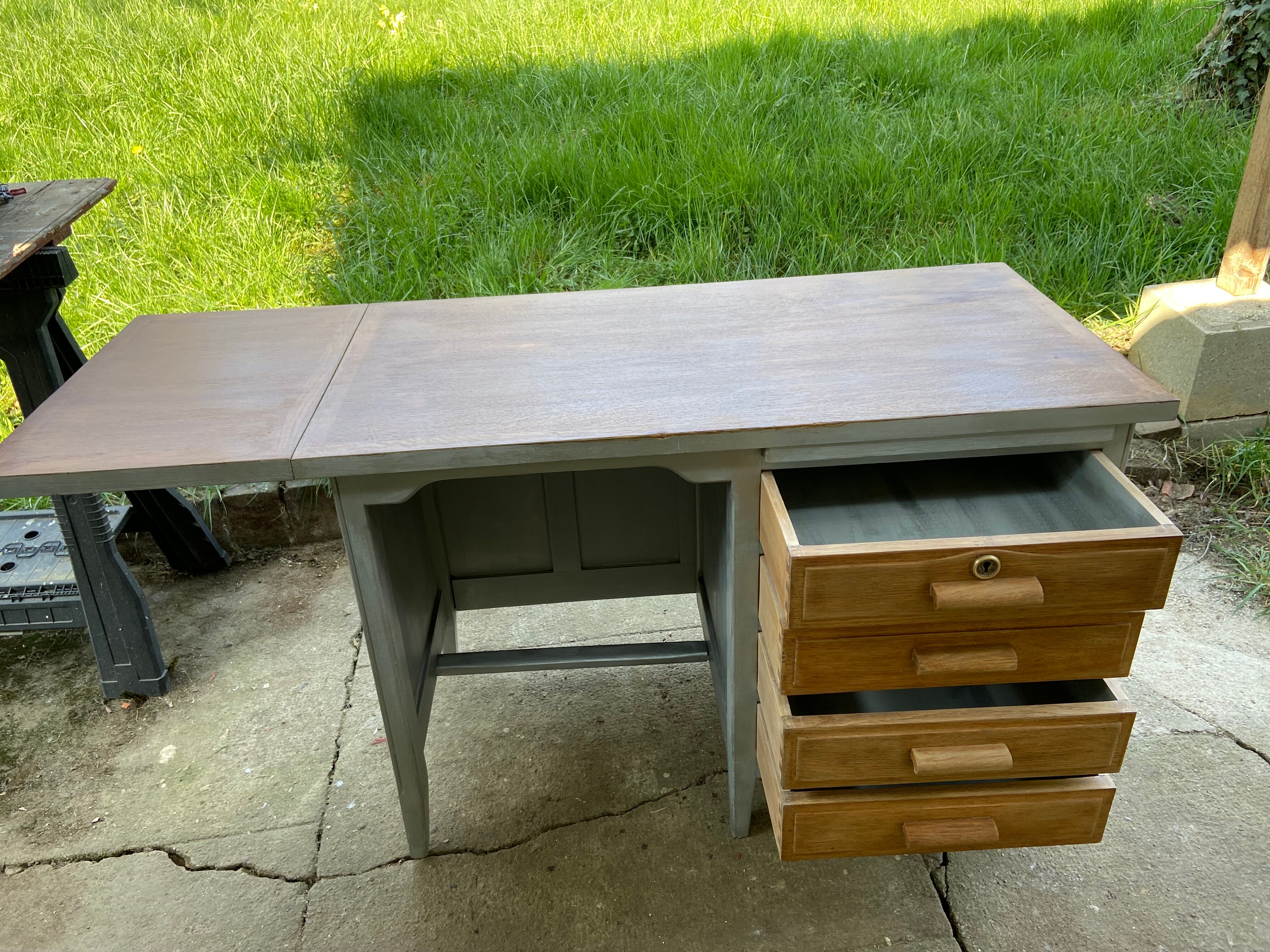 Children's desk in wood, patinated gray