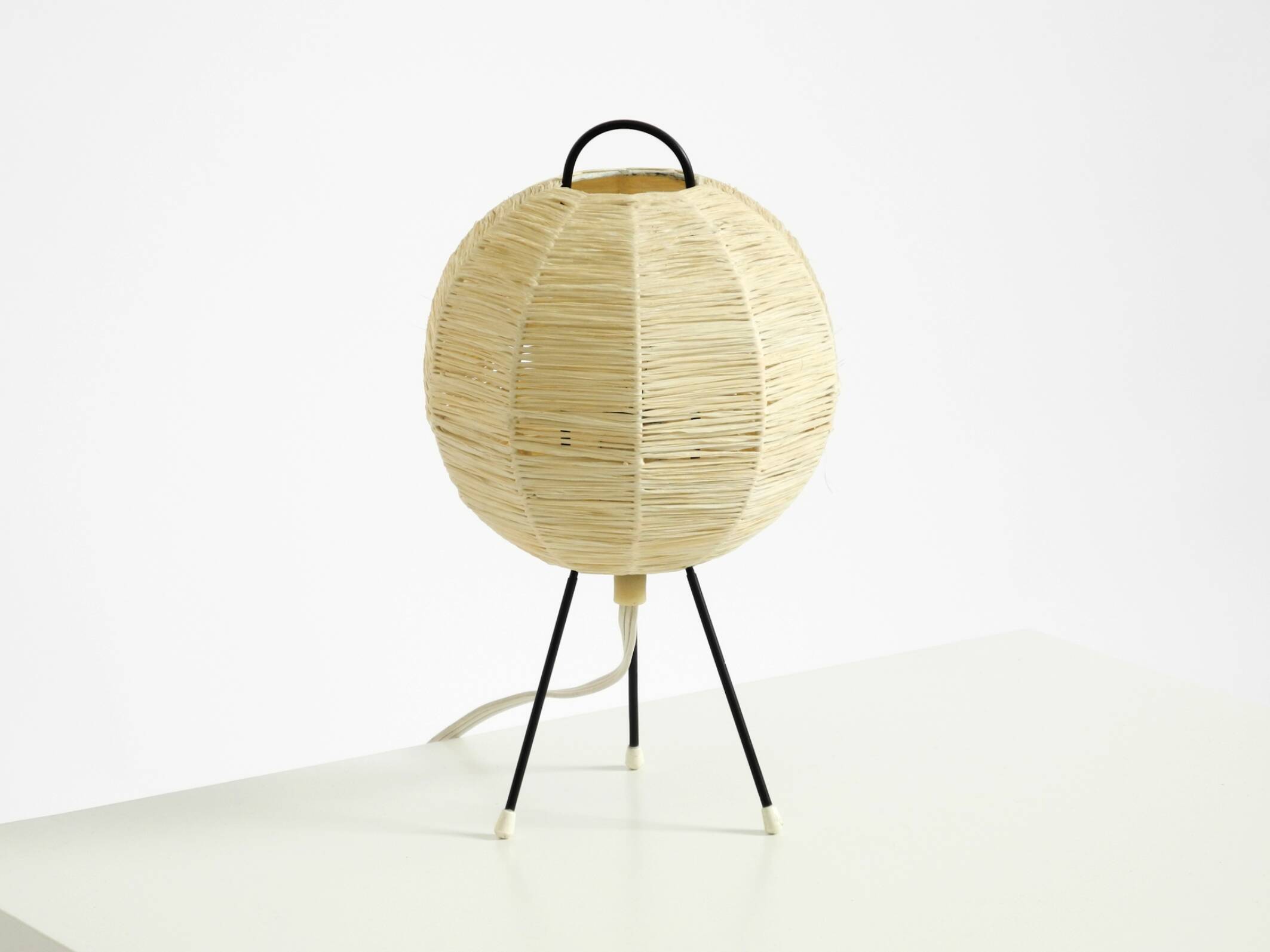 Beautiful mid-century modern tripod raffia table lamp