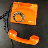 Téléphone vintage orange
