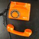 Téléphone vintage orange