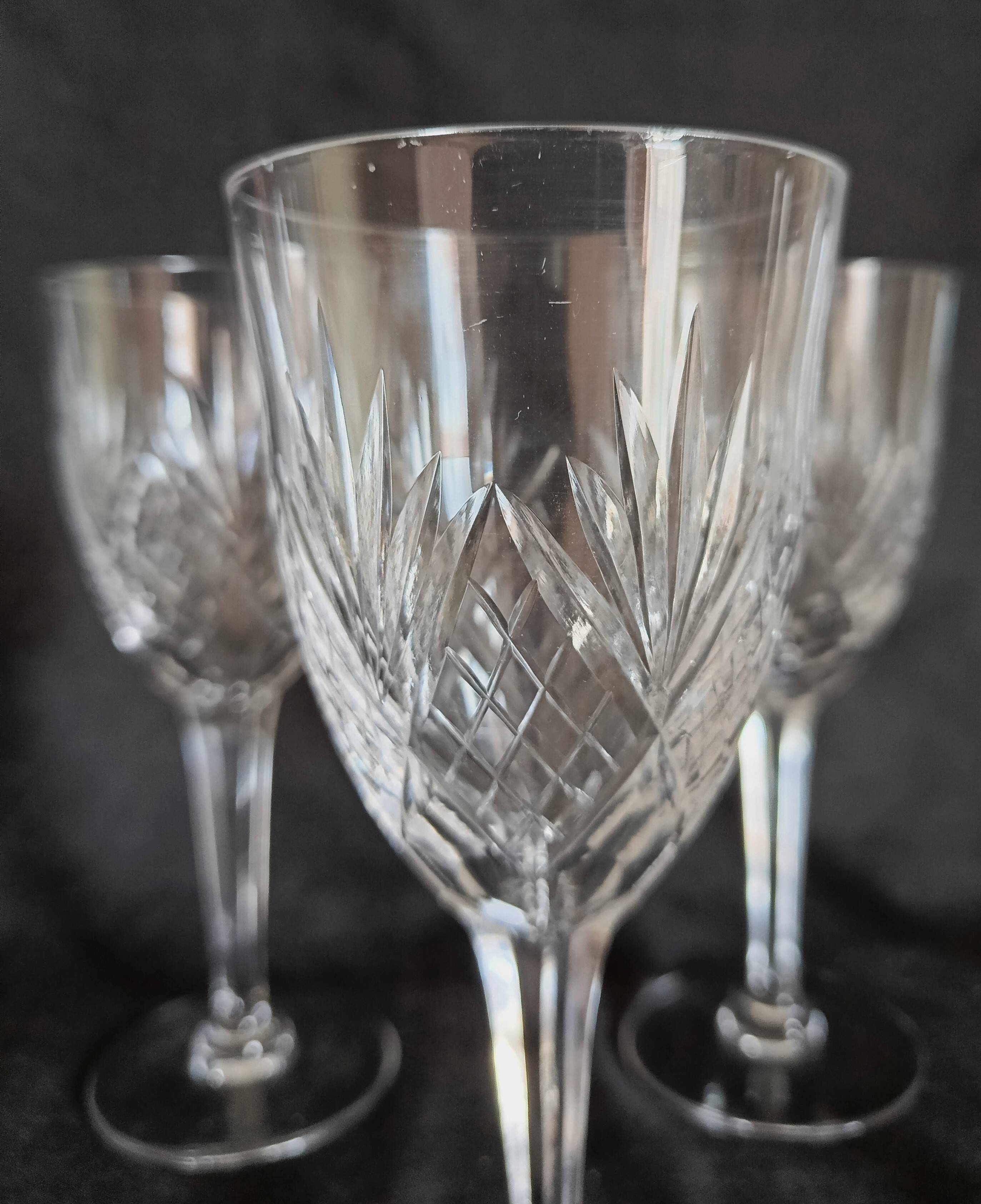 6 grands verres en cristal St Louis modèle Chantilly, non-signés