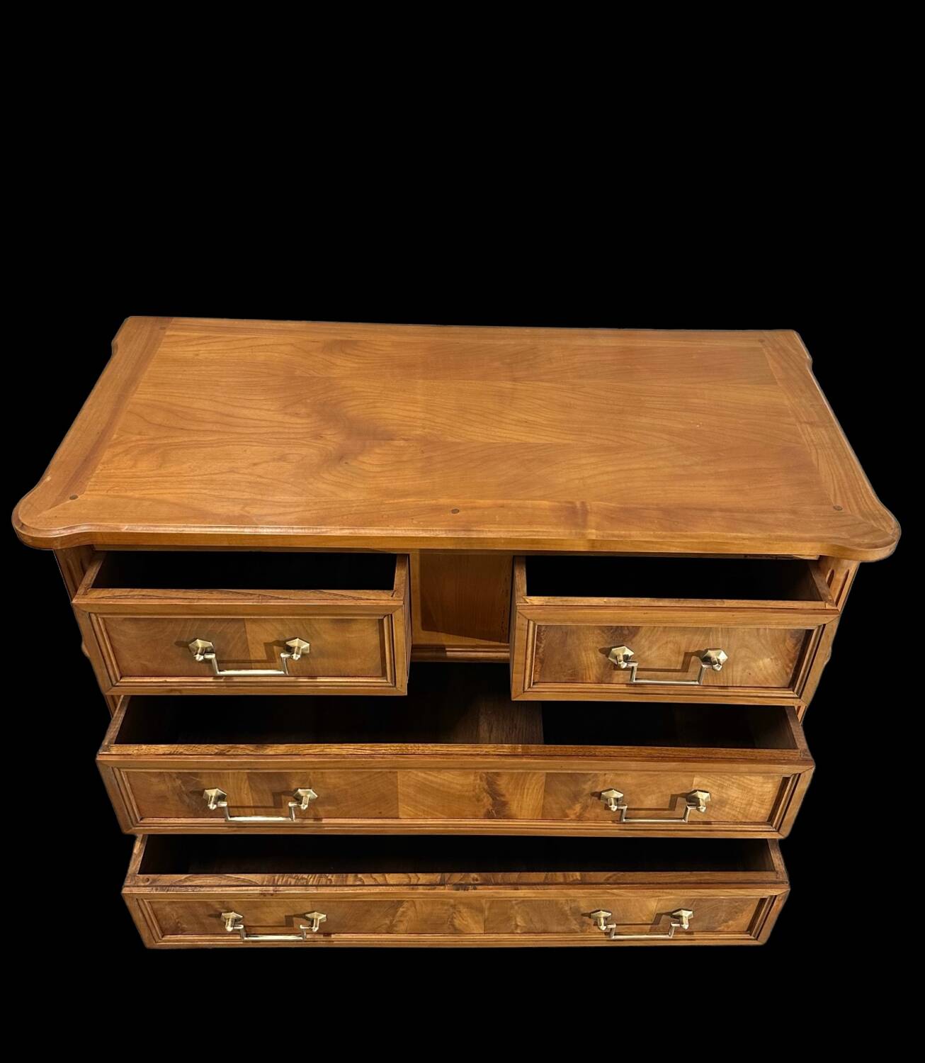 Commode de style Louis XVI en merisier