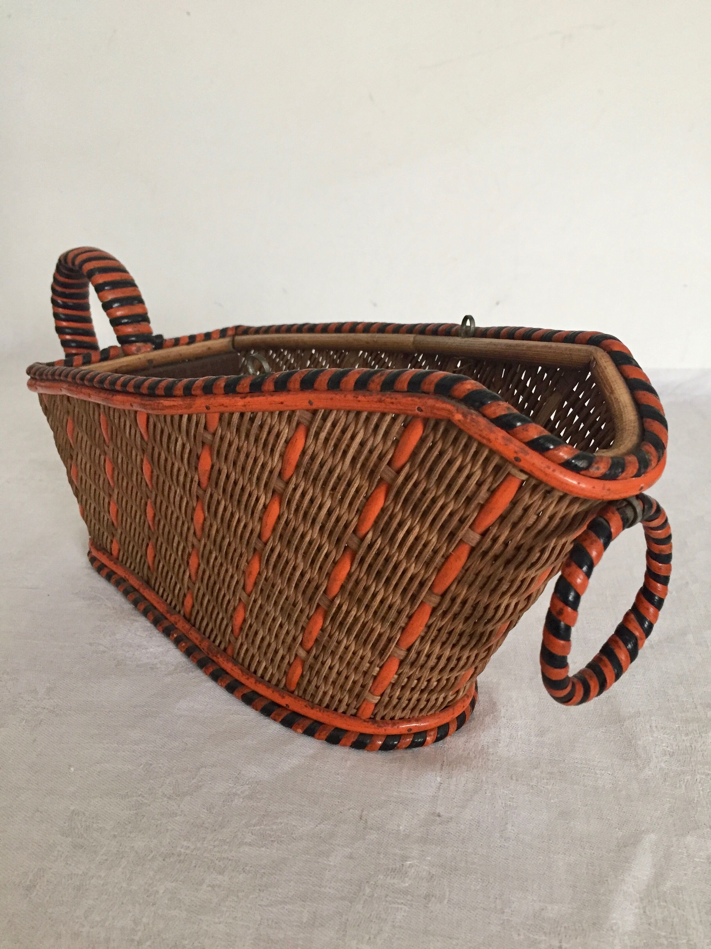 Pouring basket for wine, vintage accessory