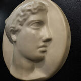 Sculpture relief femme