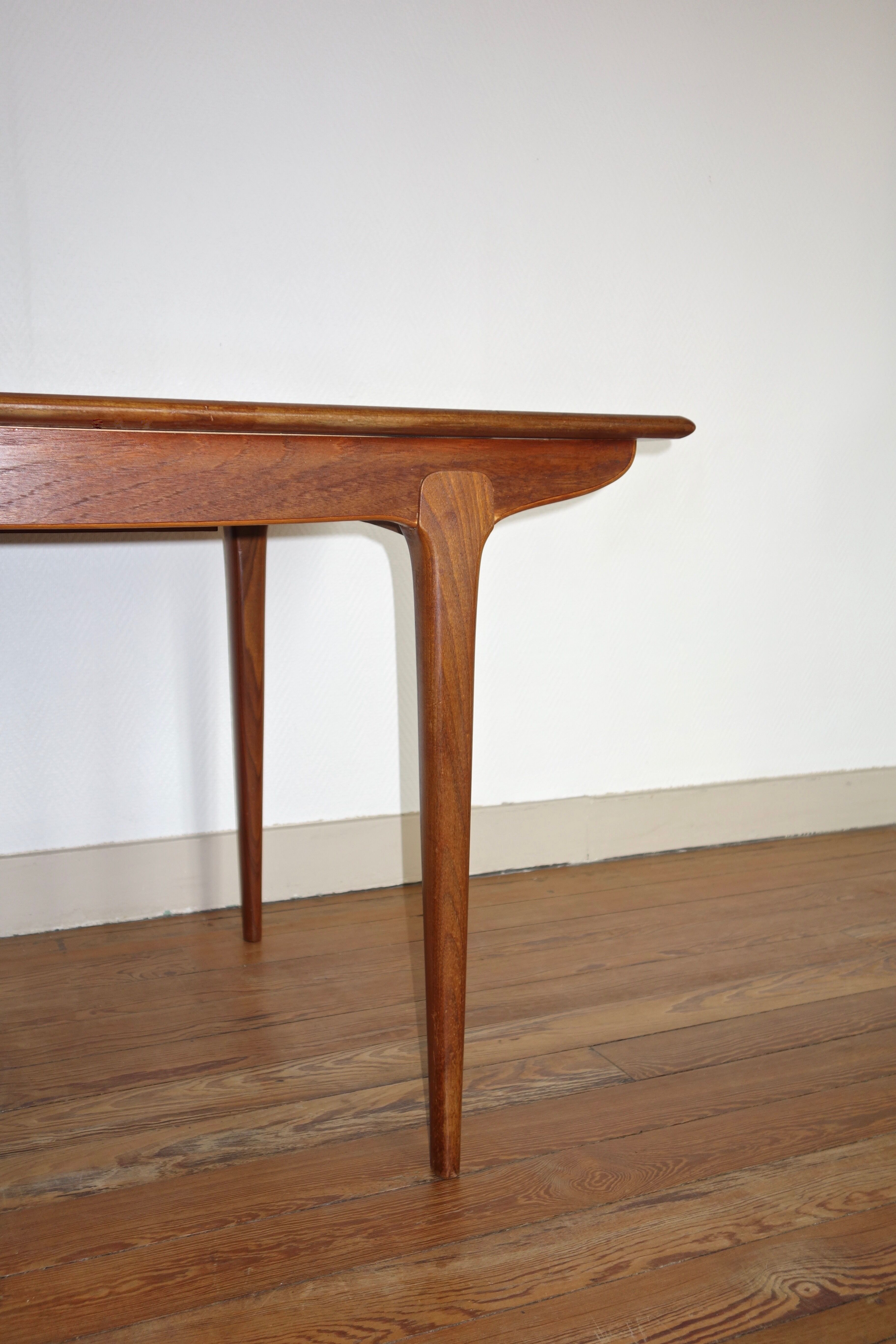 Scandinavian extendable table in teak of the 1960s