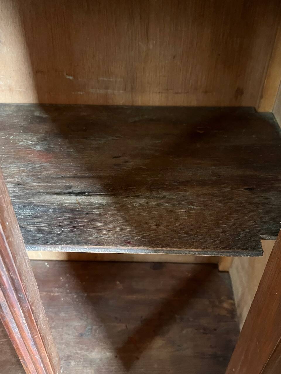 Small cabinet with 2 doors