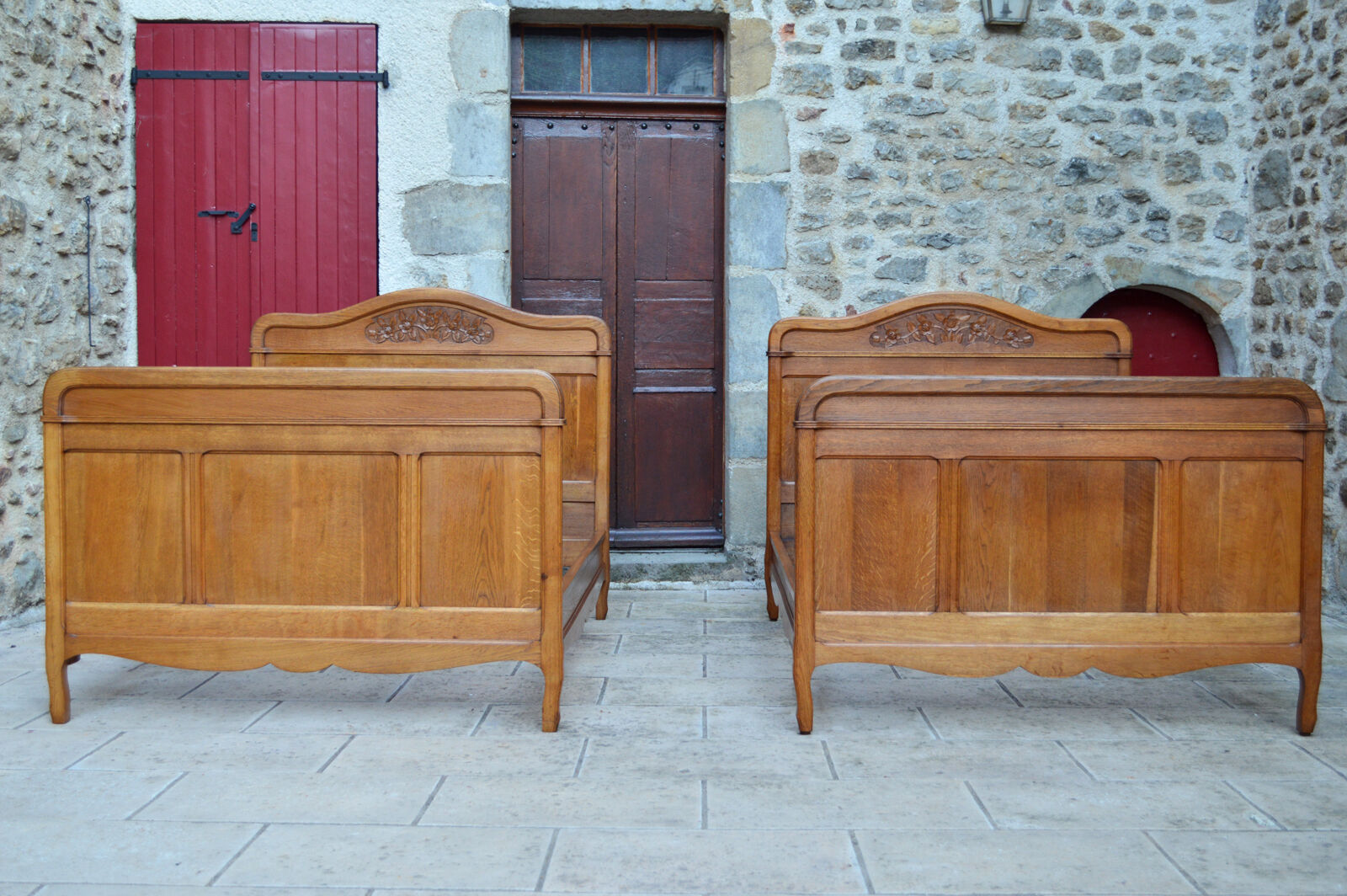 Pair of beds and Art Nouveau bedside in oak, France, circa 1910