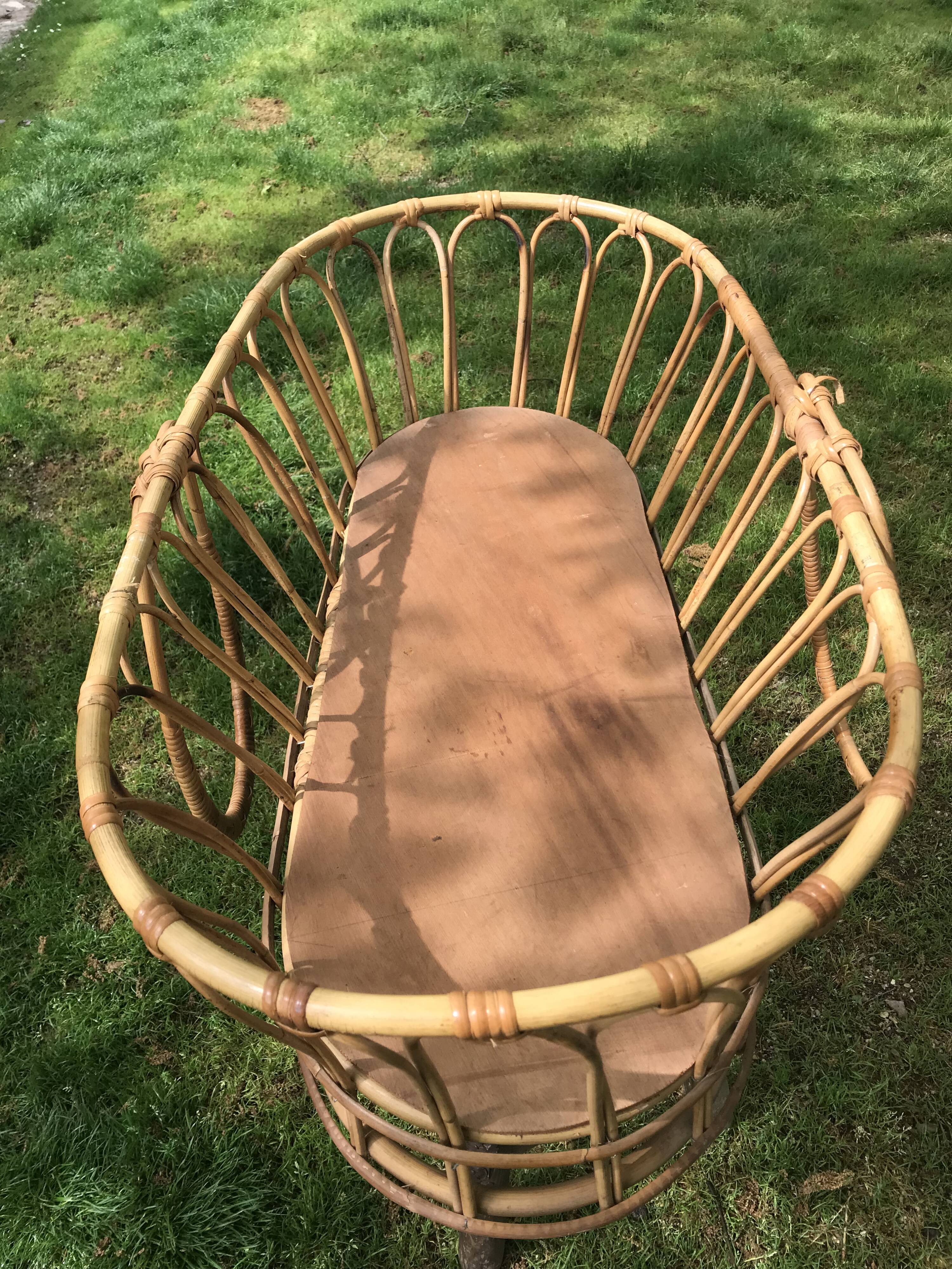 Rattan bassinet