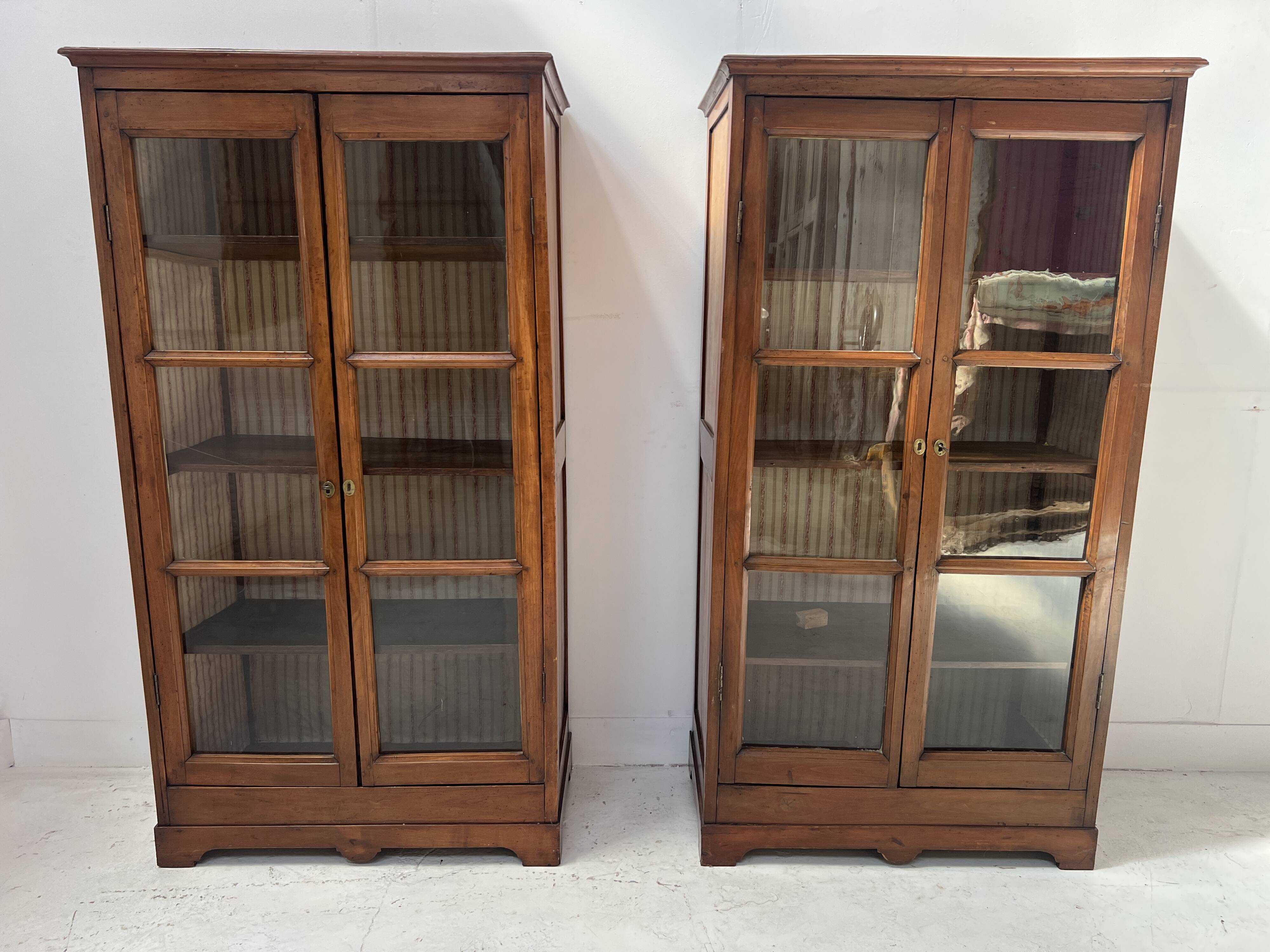 Pair of display cabinets in solid cherry wood from the 19th century.