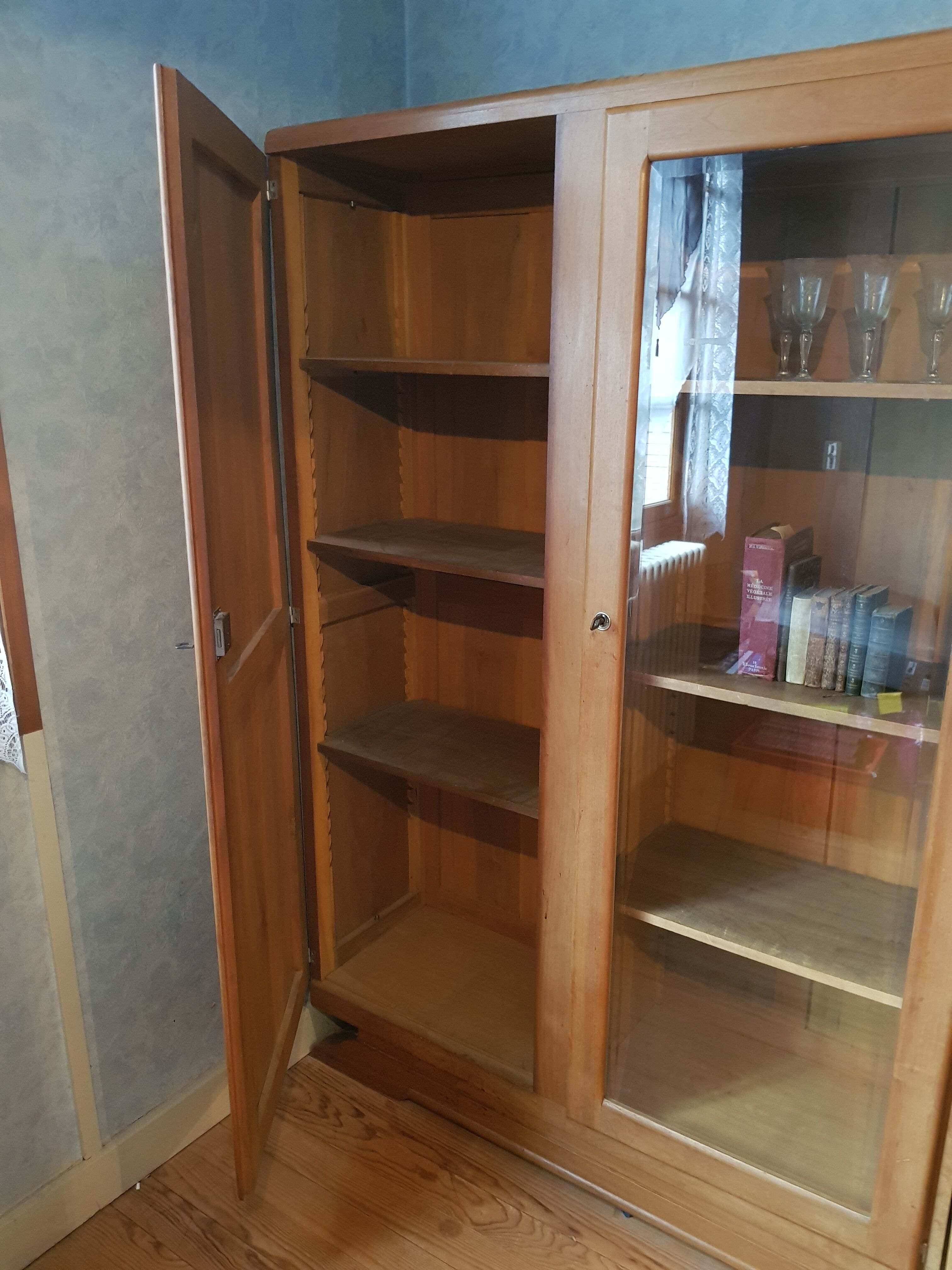 Art deco showcase cabinet 1930