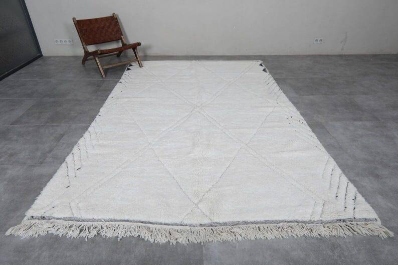 Handmade Moroccan Beni Ourain rug in cream white, 150/250cm