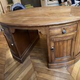 Oval desk in varnished solid wood