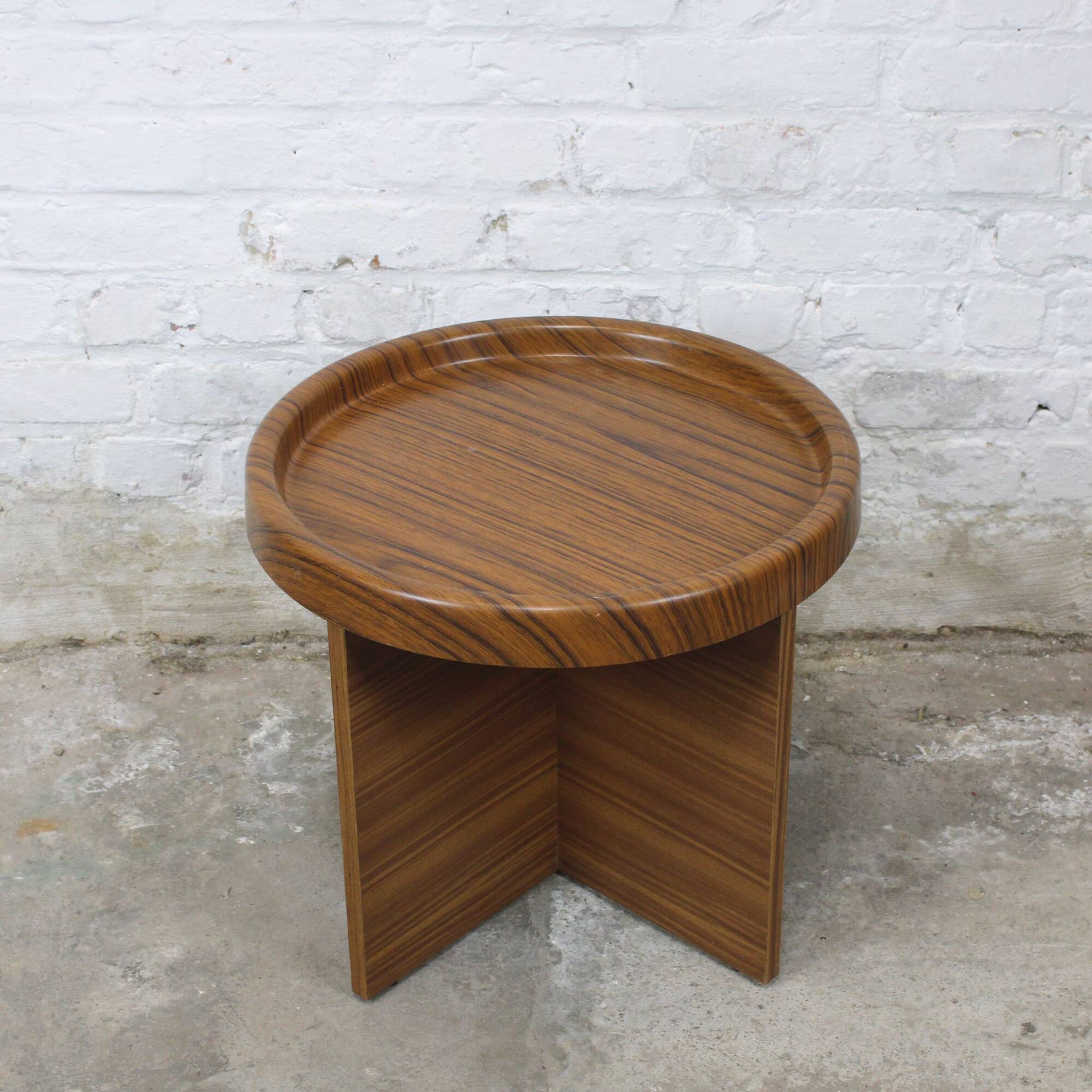 Table basse ou bout de canapé "Utilia", attribuée à Pierre Guariche, édition Meurop 1968