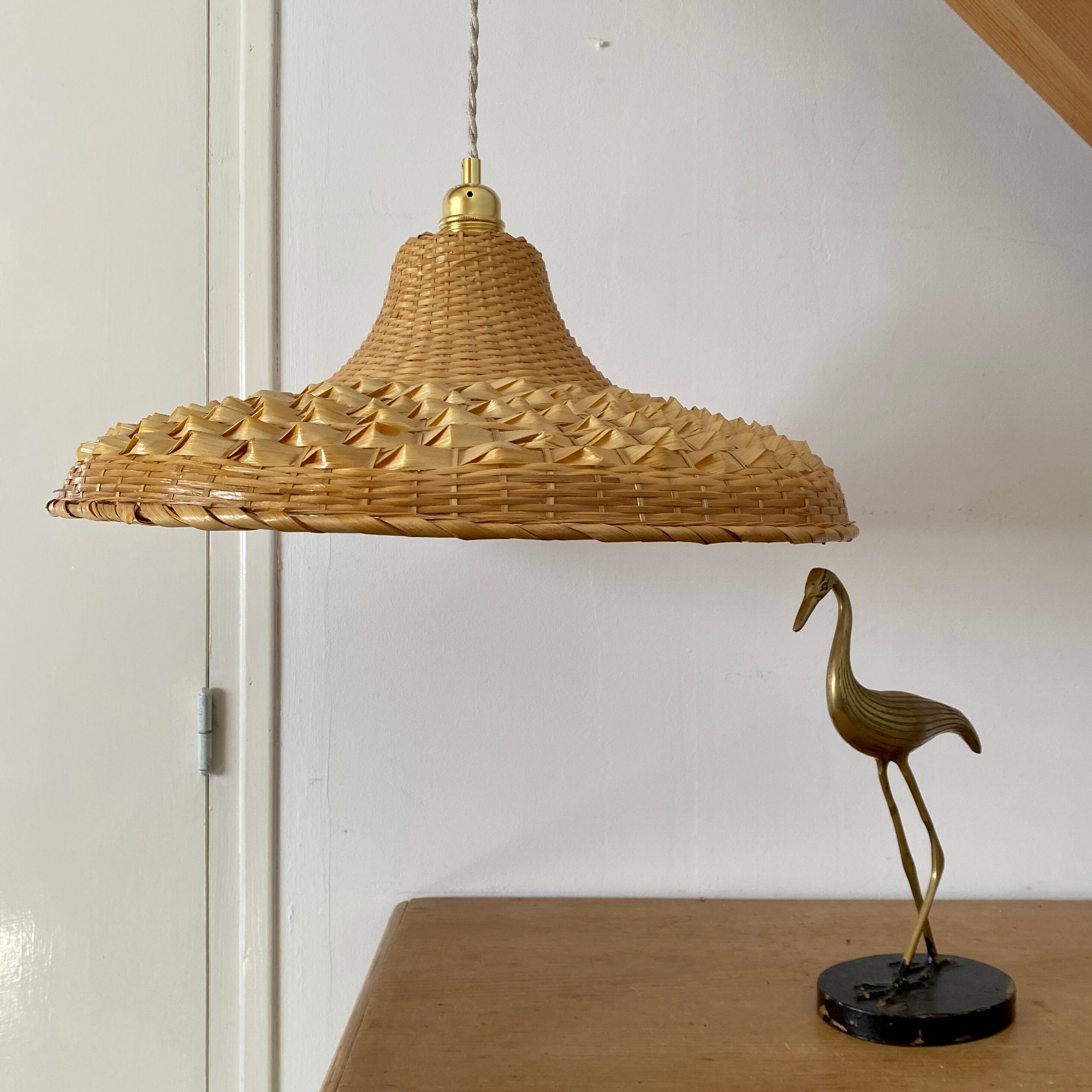 Vintag lampshade suspension in natural material