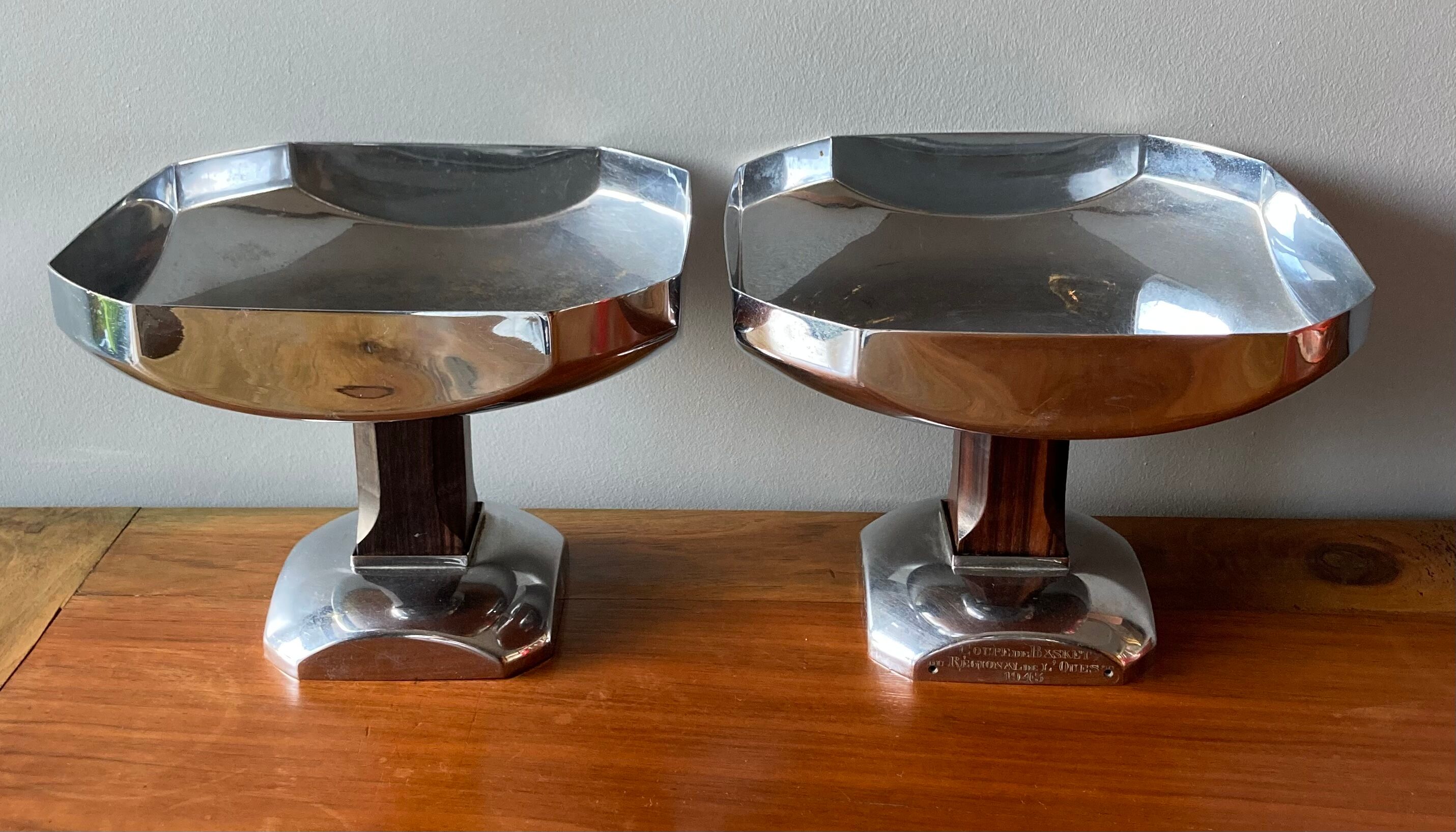Pair of standing cups in chrome-plated metal and Rosewood from Rio, French work of the Art Deco period
