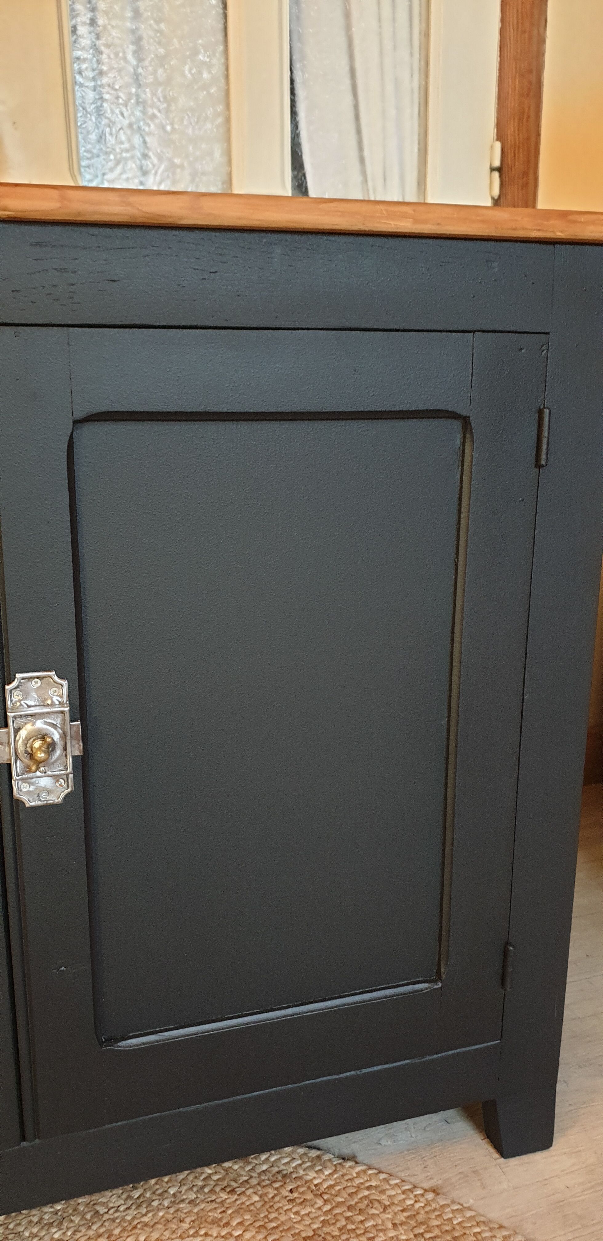 Black Parisian buffet