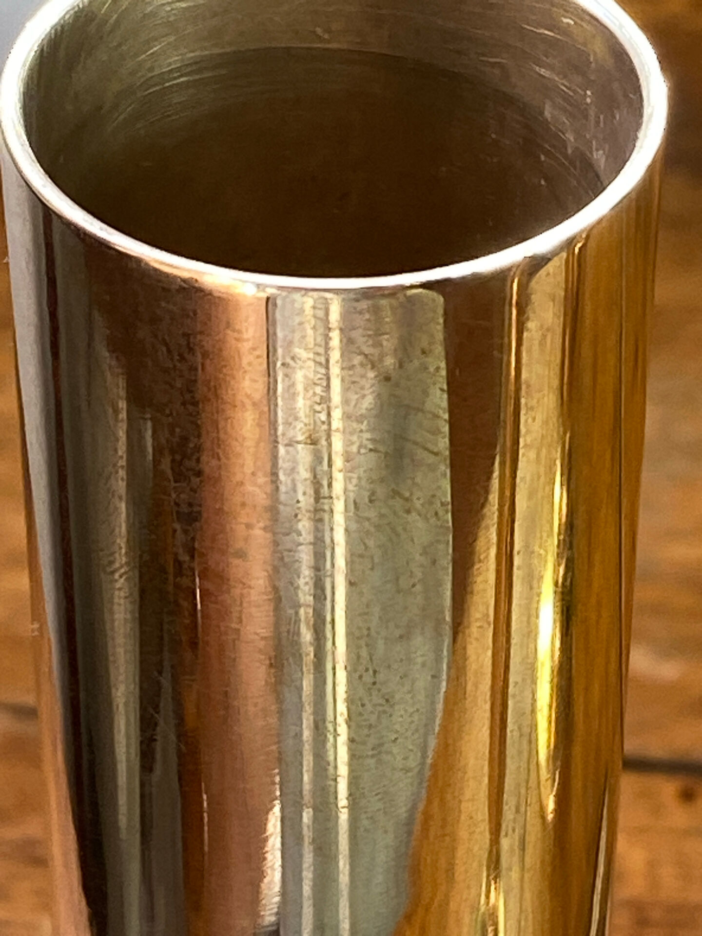 Set of candlesticks and tubular vases in solid brass.